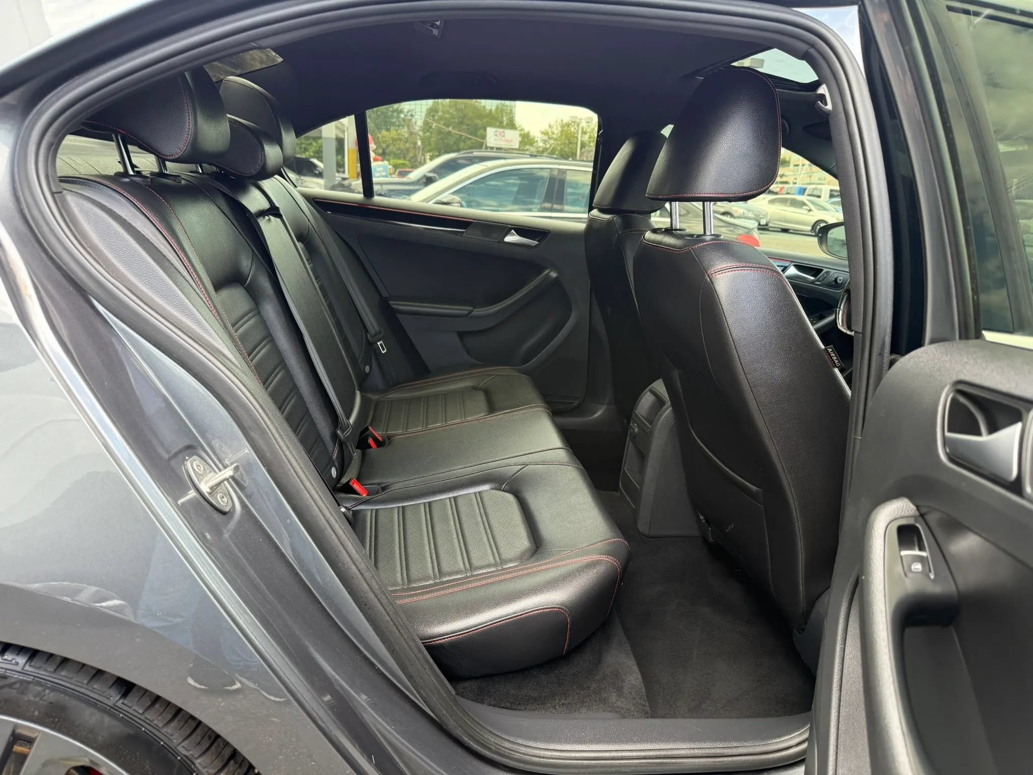 Used 2017 Volkswagen Jetta GLI FWD image 34