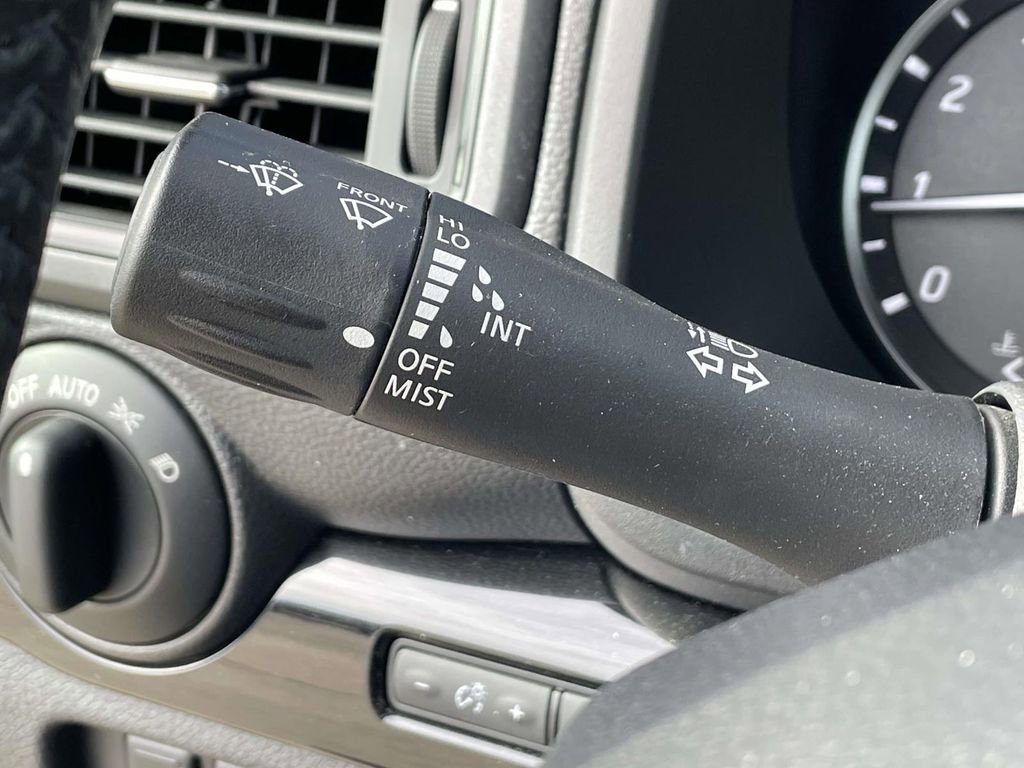 Used 2024 Nissan Titan SV w/ SV Bronze Edition Package image 22