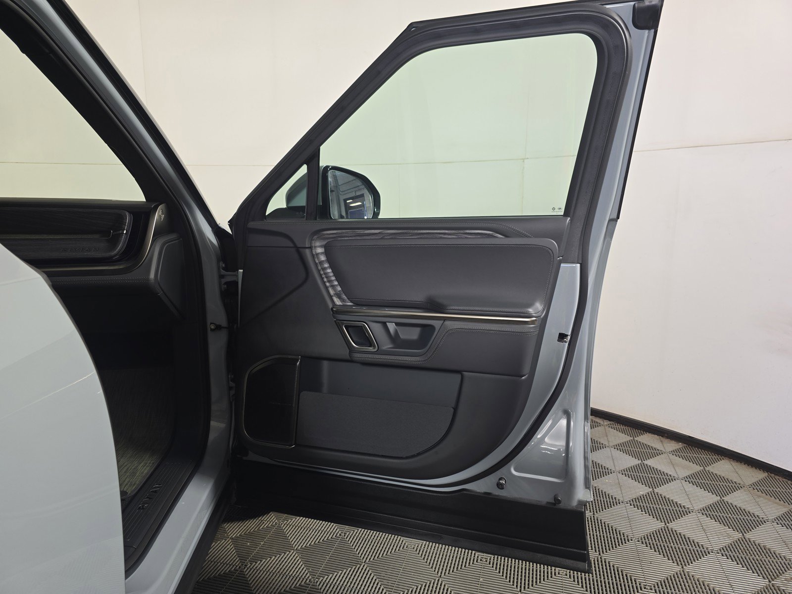 Used 2022 Rivian R1S Launch Edition image 18