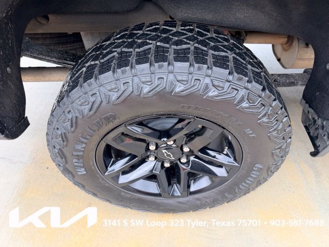 Used 2024 Chevrolet Silverado 1500 LT Trail Boss w/ LT Trail Boss Premium Package AWD/4WD image 12