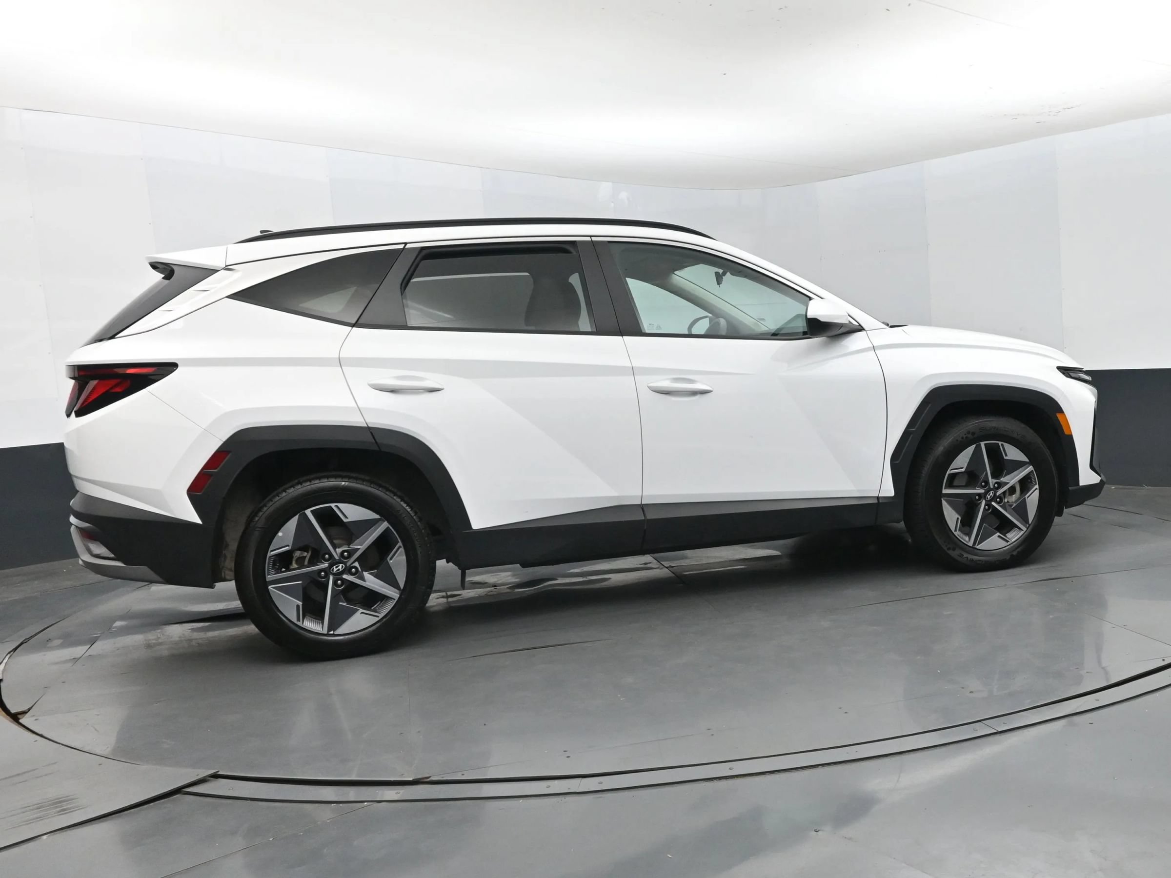 Used 2025 Hyundai Tucson SEL FWD image 4