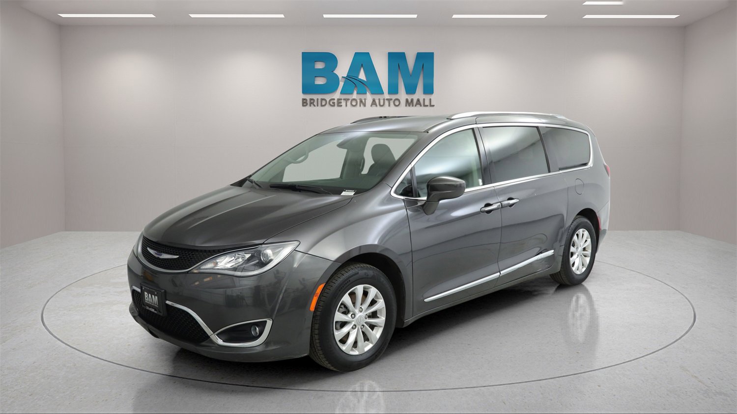 Used 2019 Chrysler Pacifica Touring-L image 5