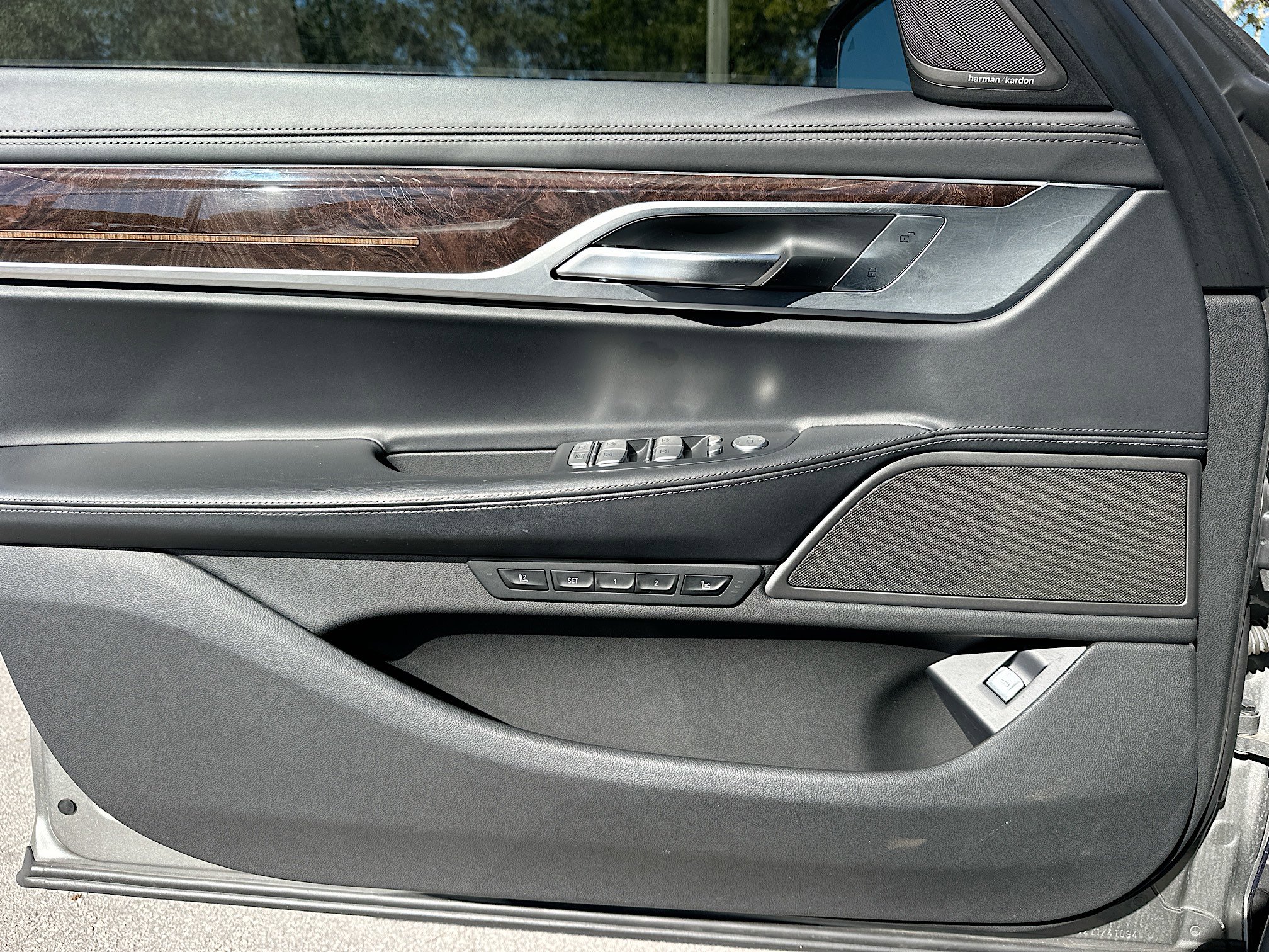 Used 2022 BMW 750i xDrive w/ Executive Package image 22