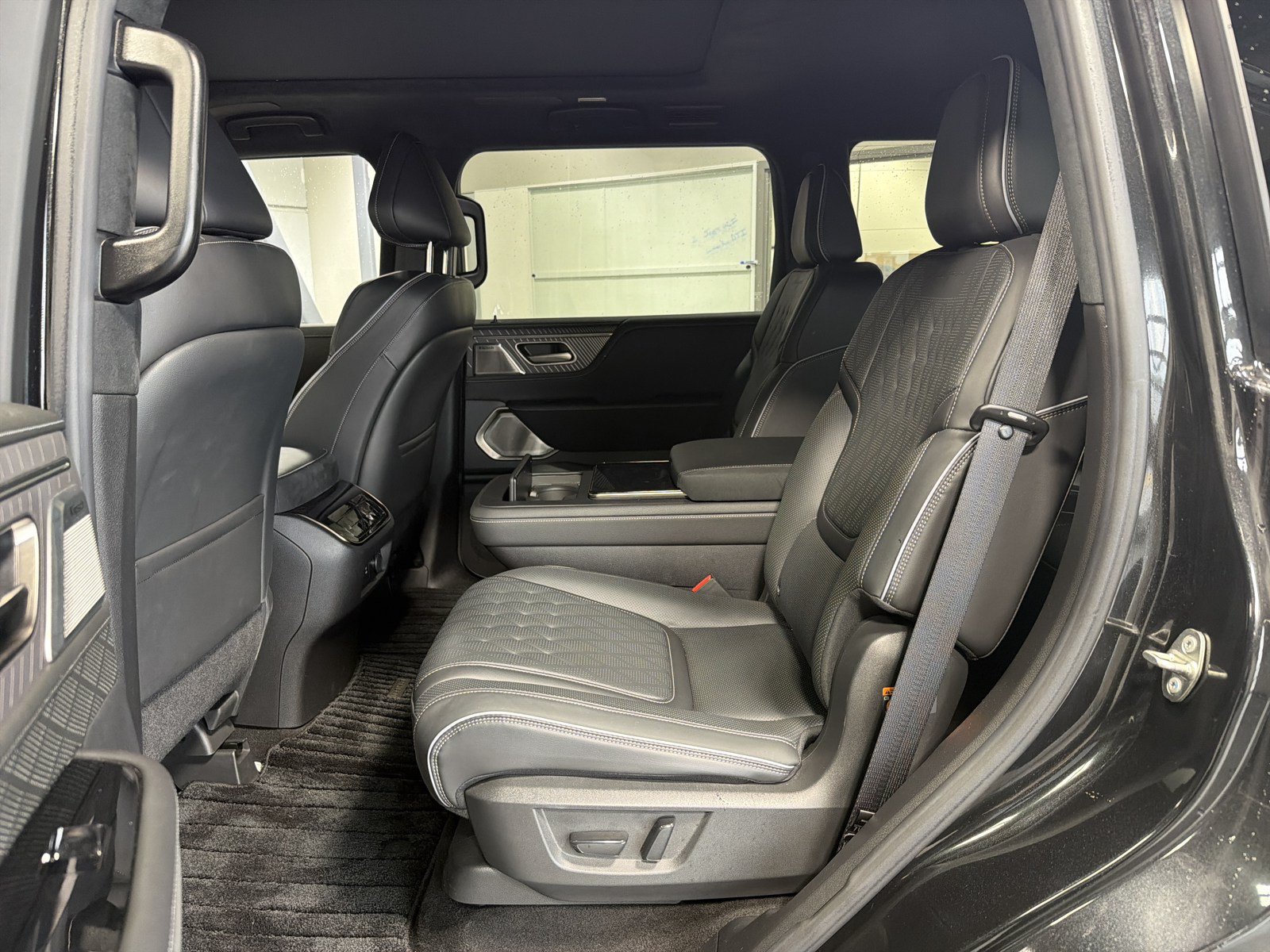 Used 2025 INFINITI QX80 Autograph AWD/4WD image 10