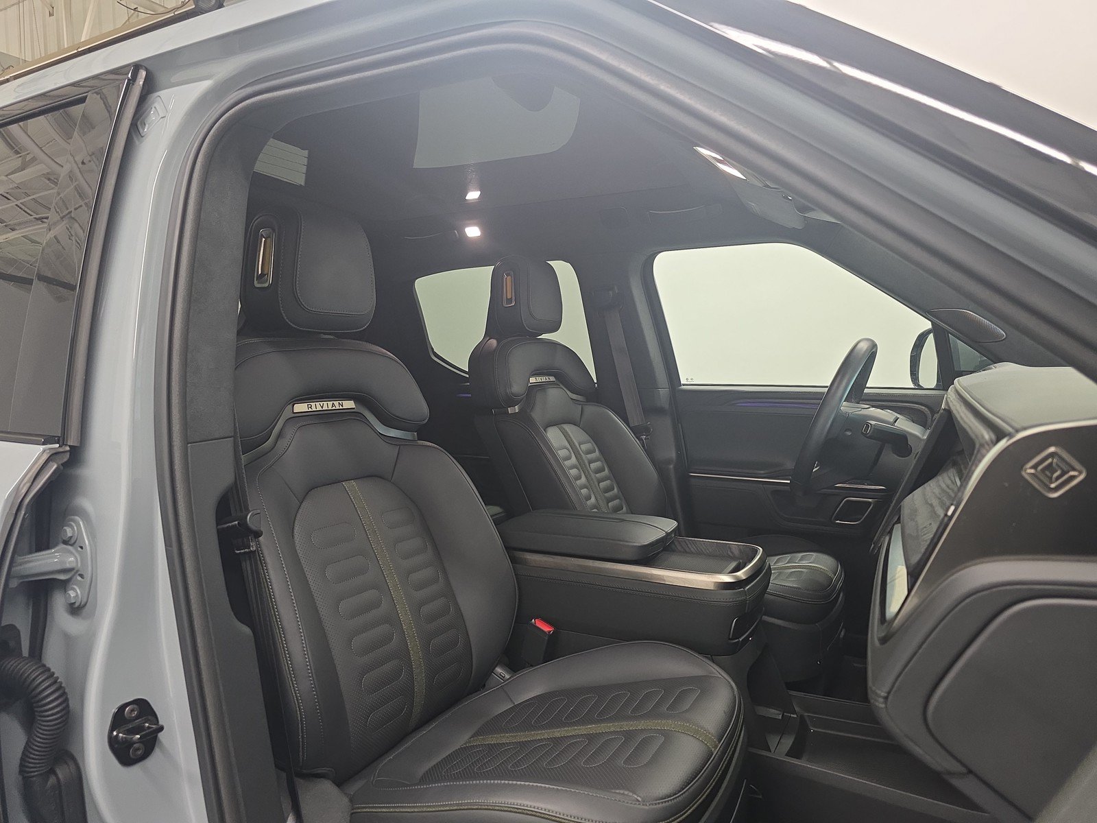 Used 2024 Rivian R1T Adventure AWD/4WD image 23