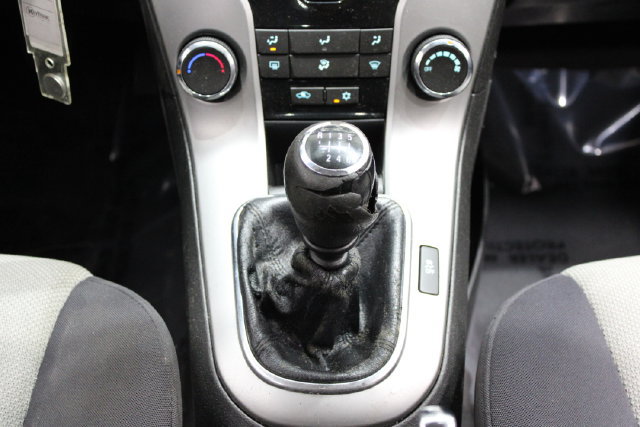 Used 2014 Chevrolet Cruze LS FWD image 25
