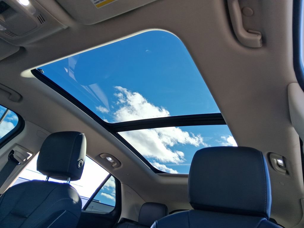 Used 2021 Buick Envision Essence w/ Sport Touring Package image 17