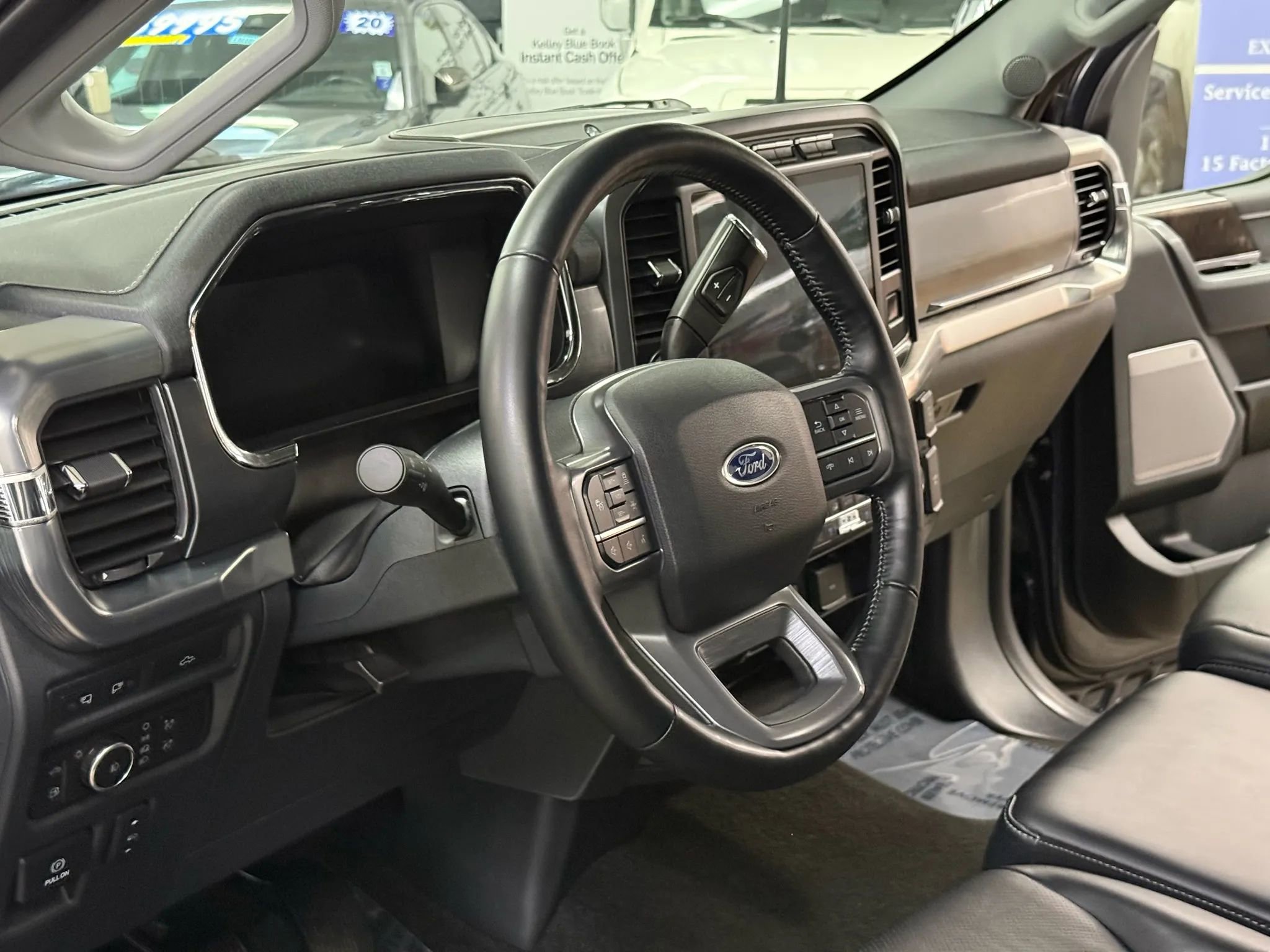 Used 2021 Ford F150 Lariat w/ Trailer Tow Package image 9