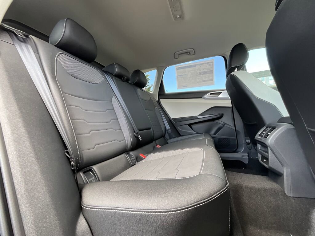 New 2025 Volkswagen Taos SE image 14