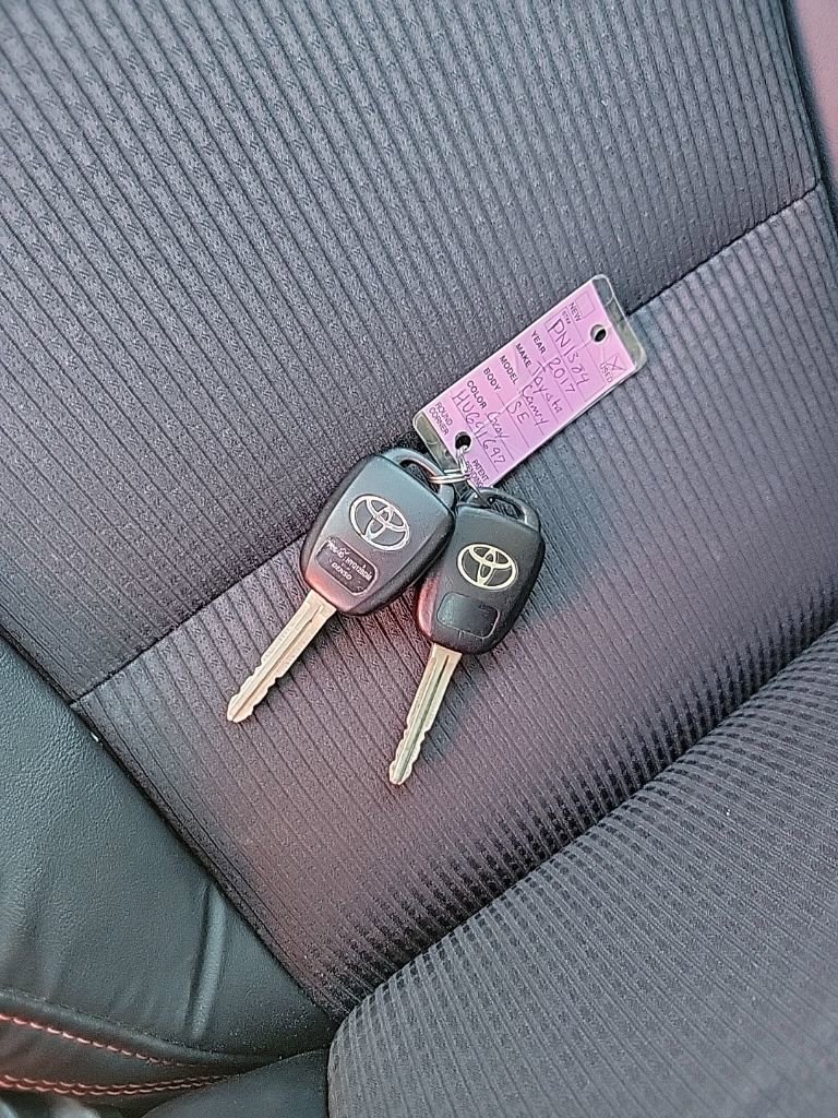 Used 2017 Toyota Camry SE image 19