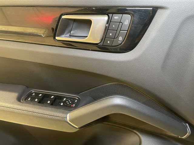 Certified 2023 Porsche Cayenne AWD/4WD image 35