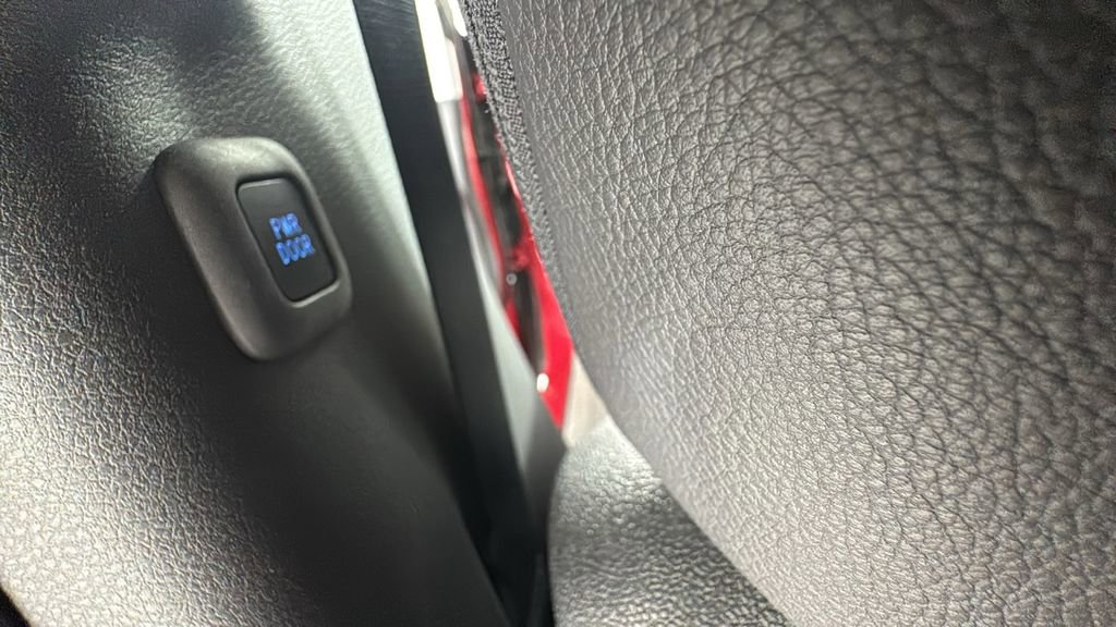 Used 2023 Toyota Sienna XSE image 15