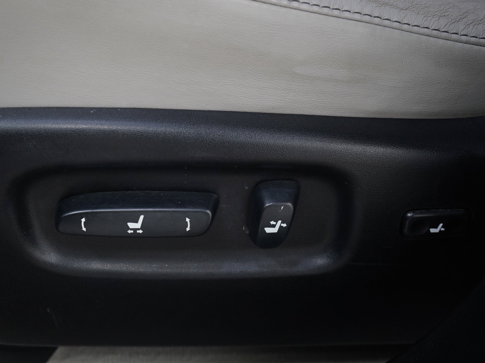Used 2015 Lexus RX 450h AWD image 26