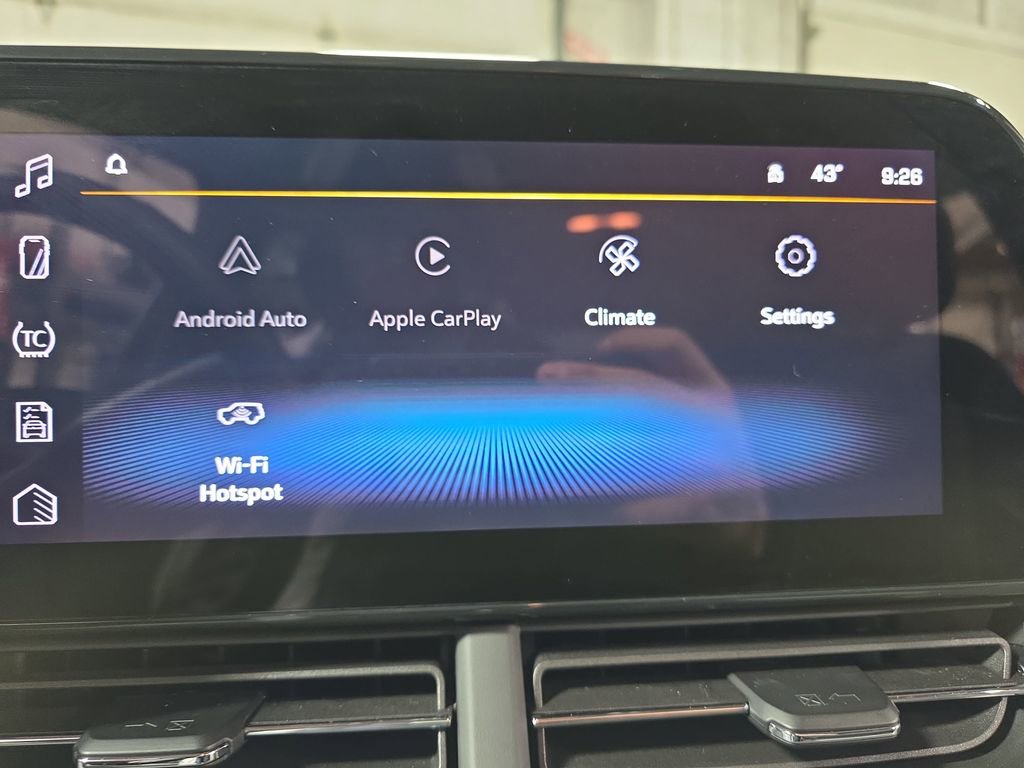 Used 2025 Chevrolet Trax LT w/ LT Convenience Package image 21