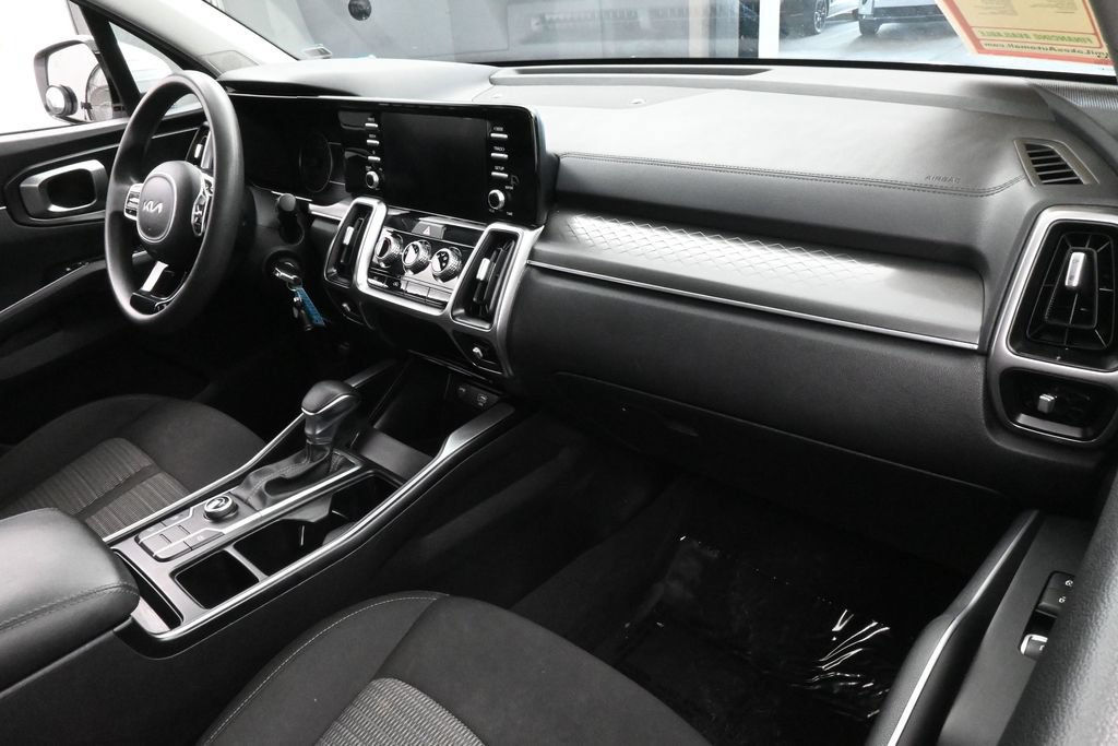 Used 2023 Kia Sorento LX FWD image 42