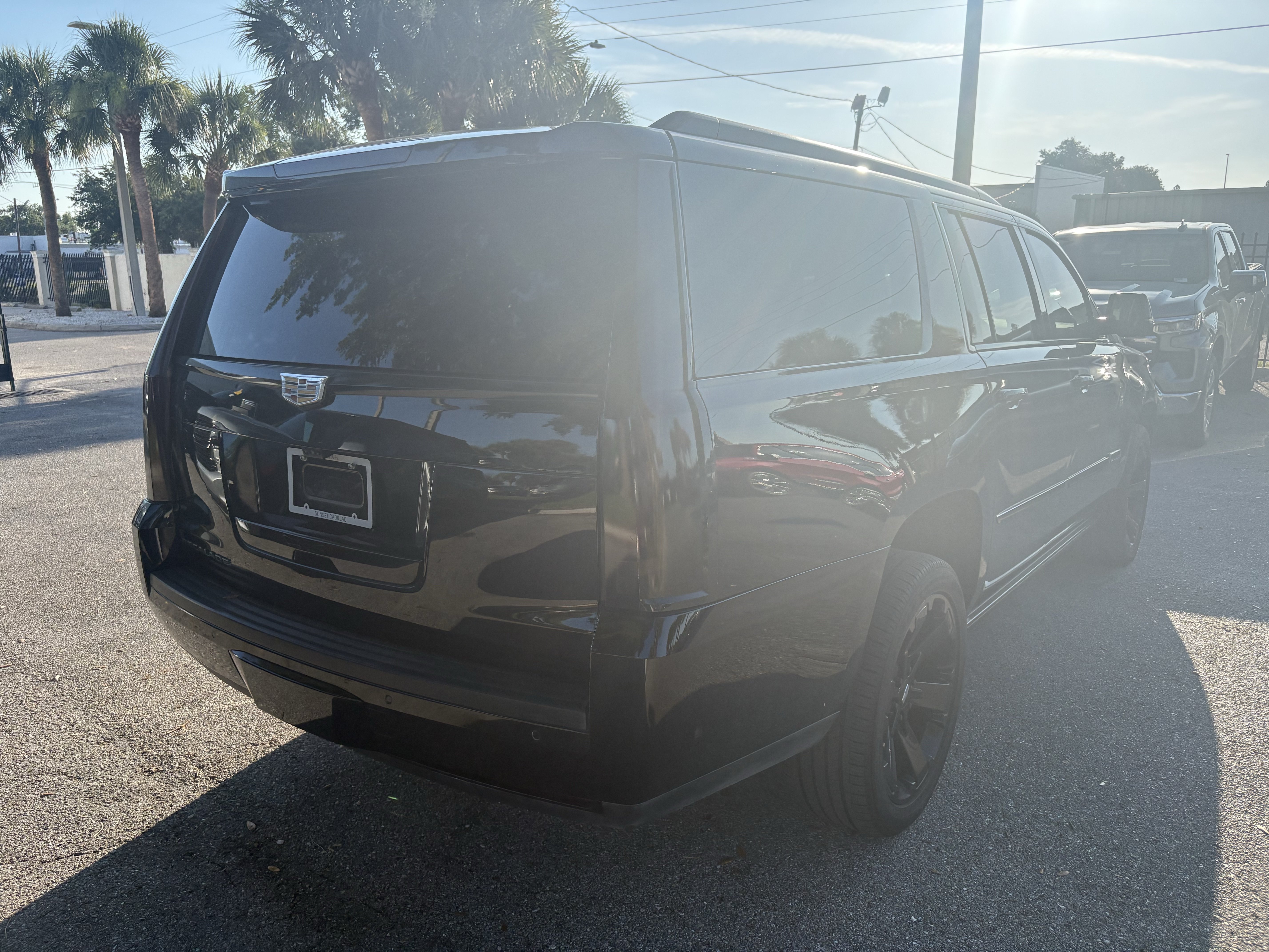 Used 2019 Cadillac Escalade ESV Premium Luxury AWD/4WD image 6