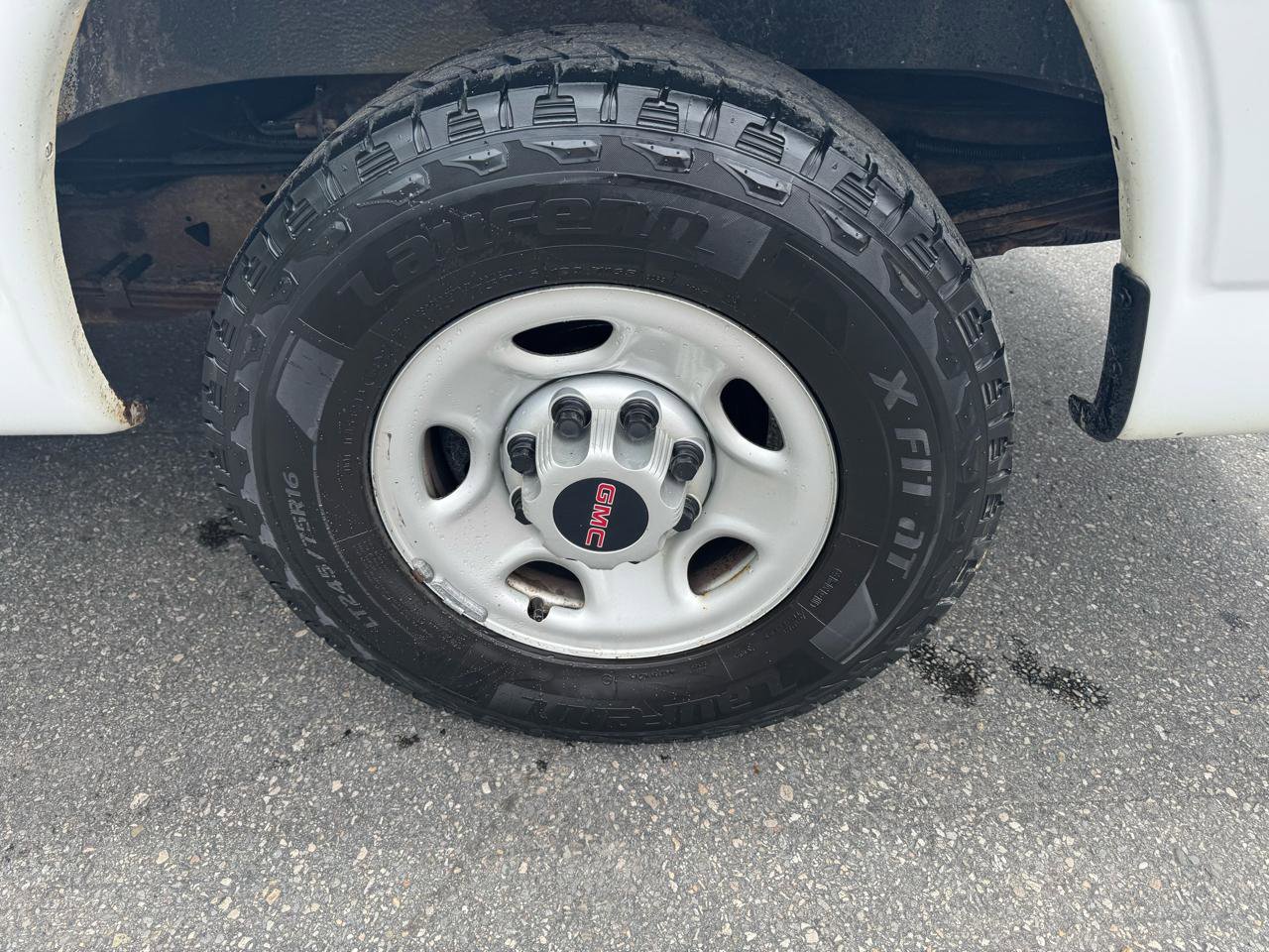 Used 2018 GMC Savana 2500 RWD image 25