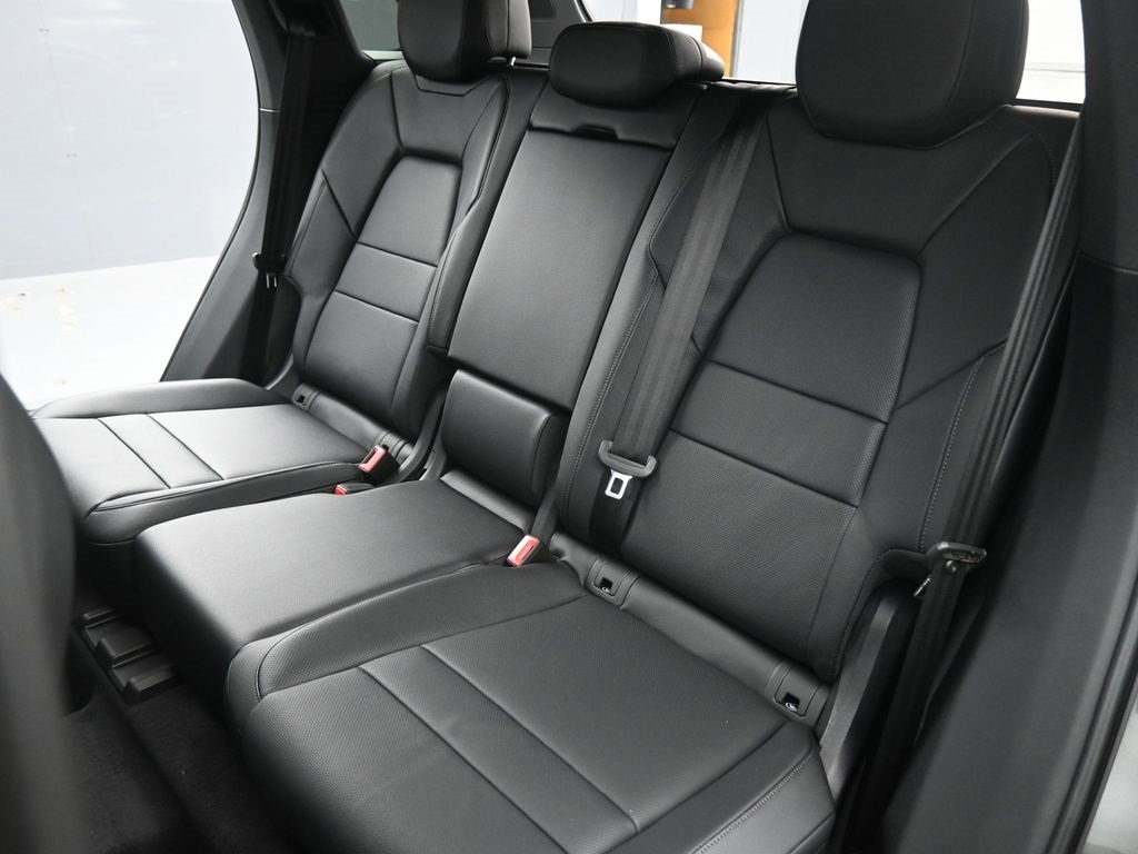 Certified 2025 Porsche Cayenne image 25
