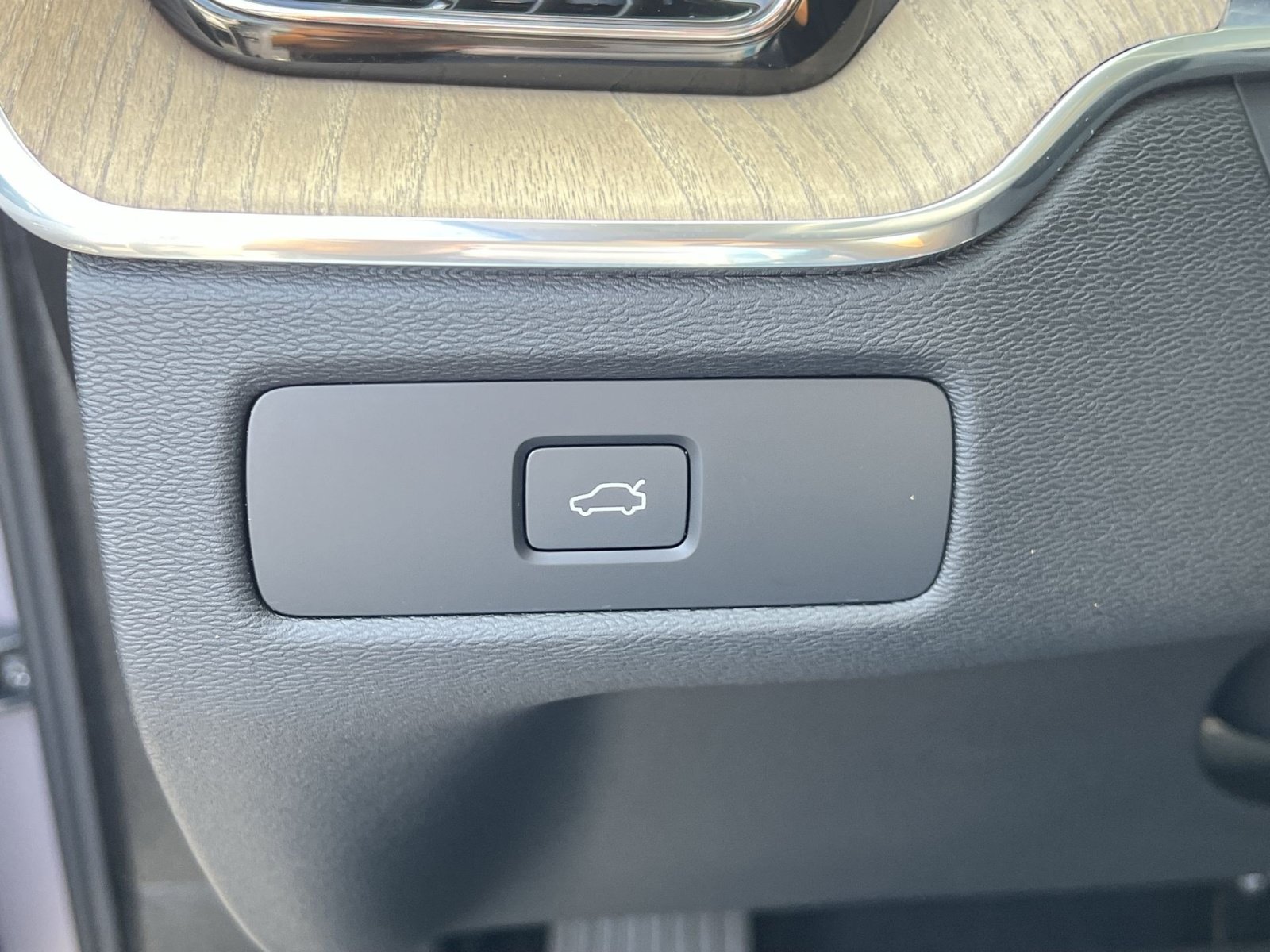 Used 2026 Volvo XC60 B5 Plus w/ Climate Package AWD/4WD image 30