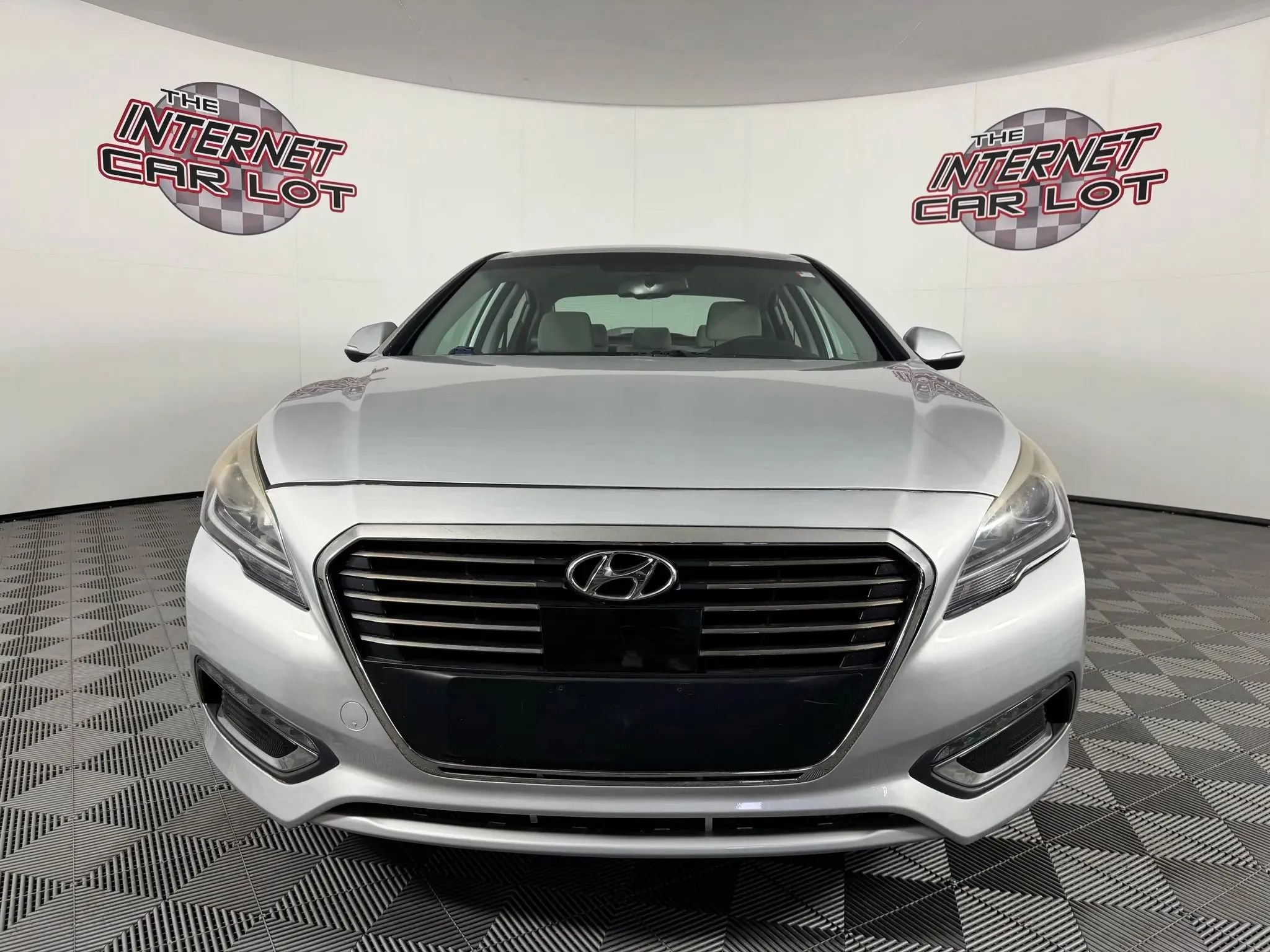Used 2016 Hyundai Sonata SE image 2