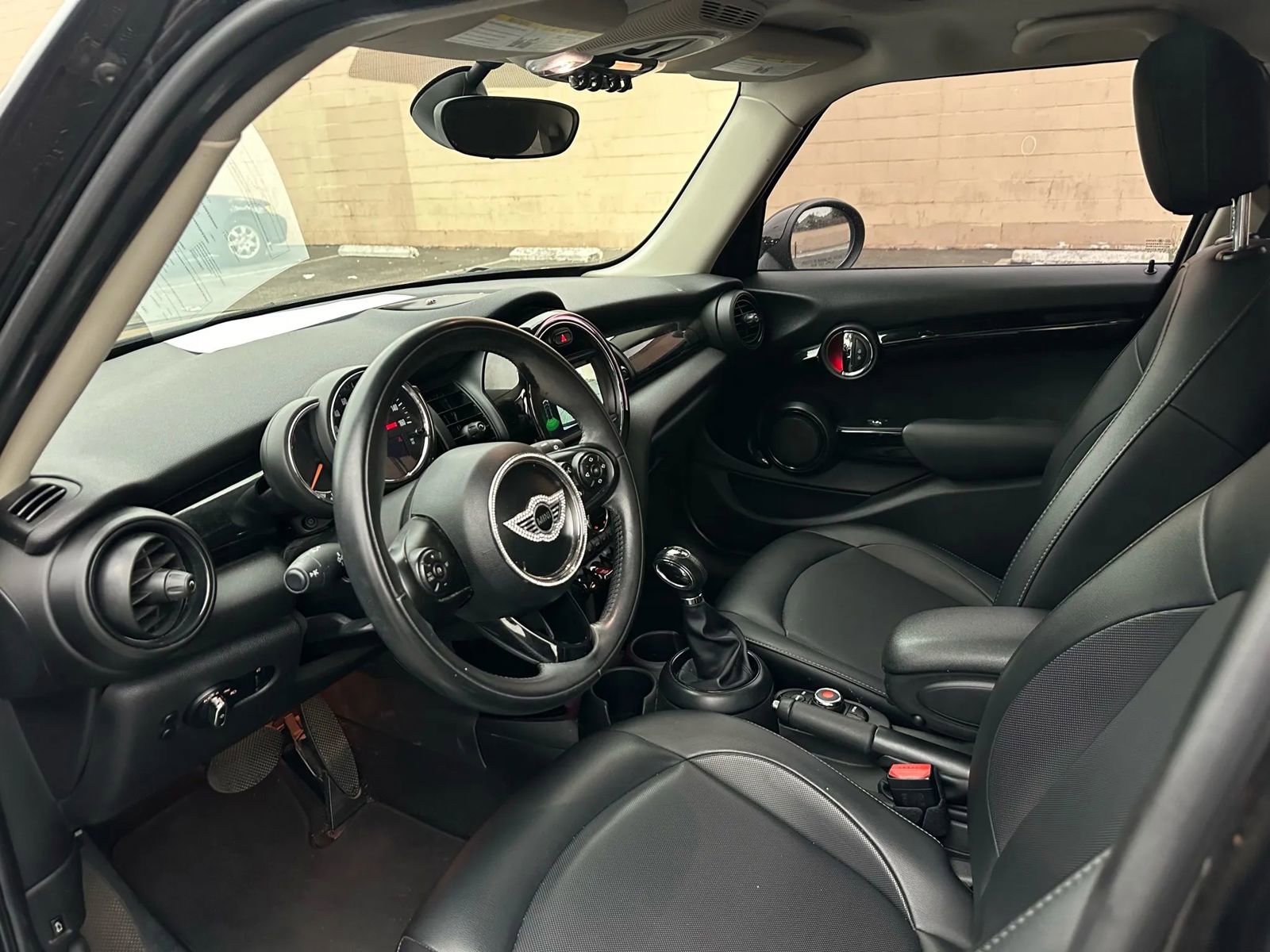Used 2019 MINI Cooper 4-Door Hardtop w/ Signature Upholstery Package image 8