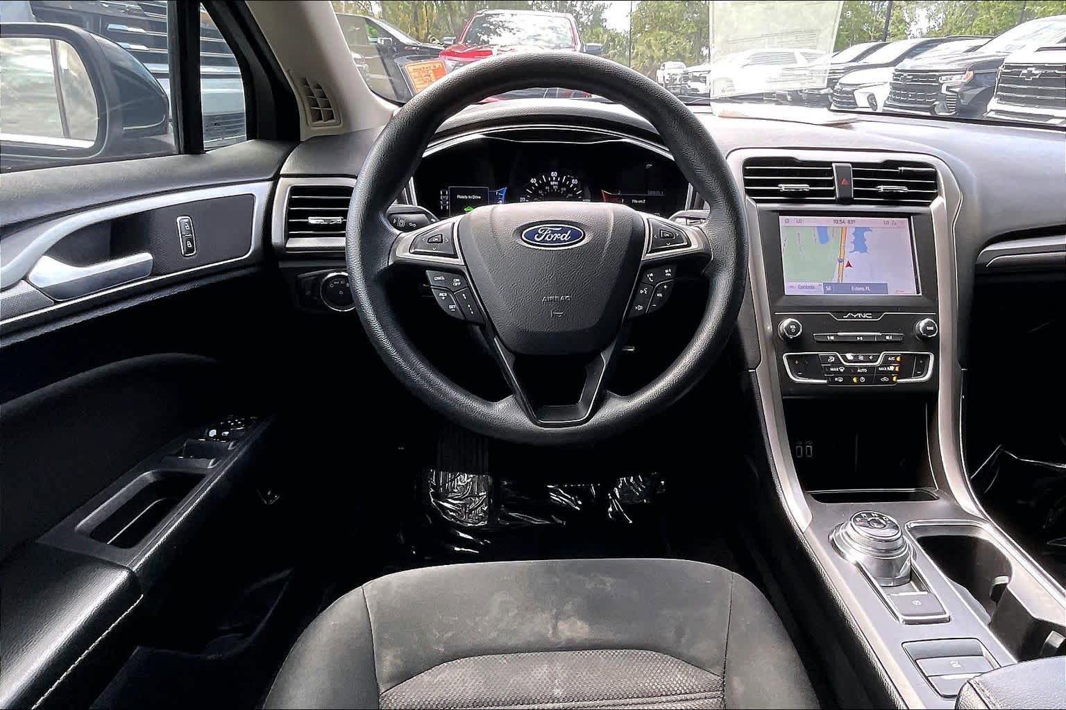 Used 2020 Ford Fusion SE FWD image 6