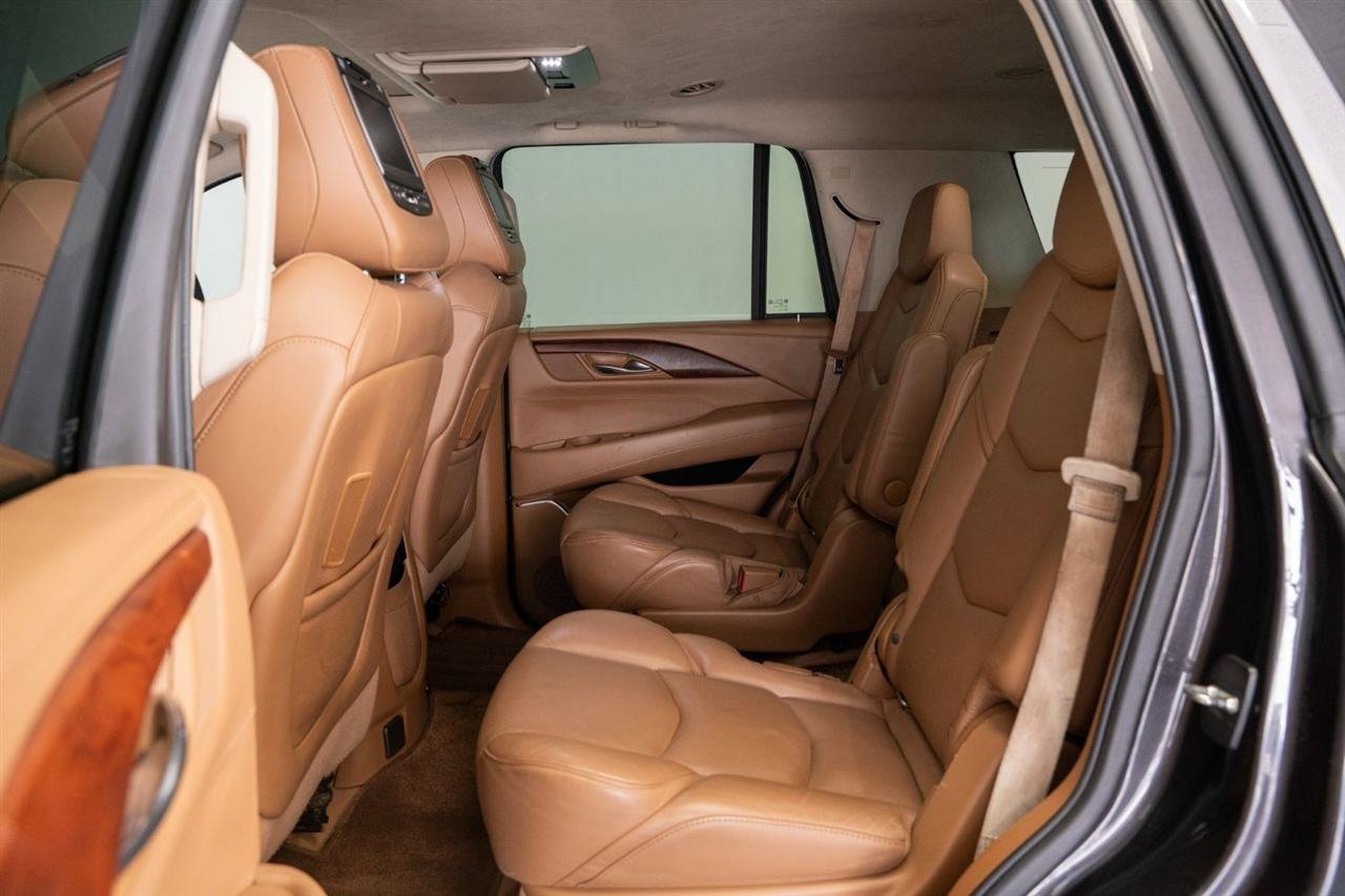 Used 2016 Cadillac Escalade Platinum AWD/4WD image 17