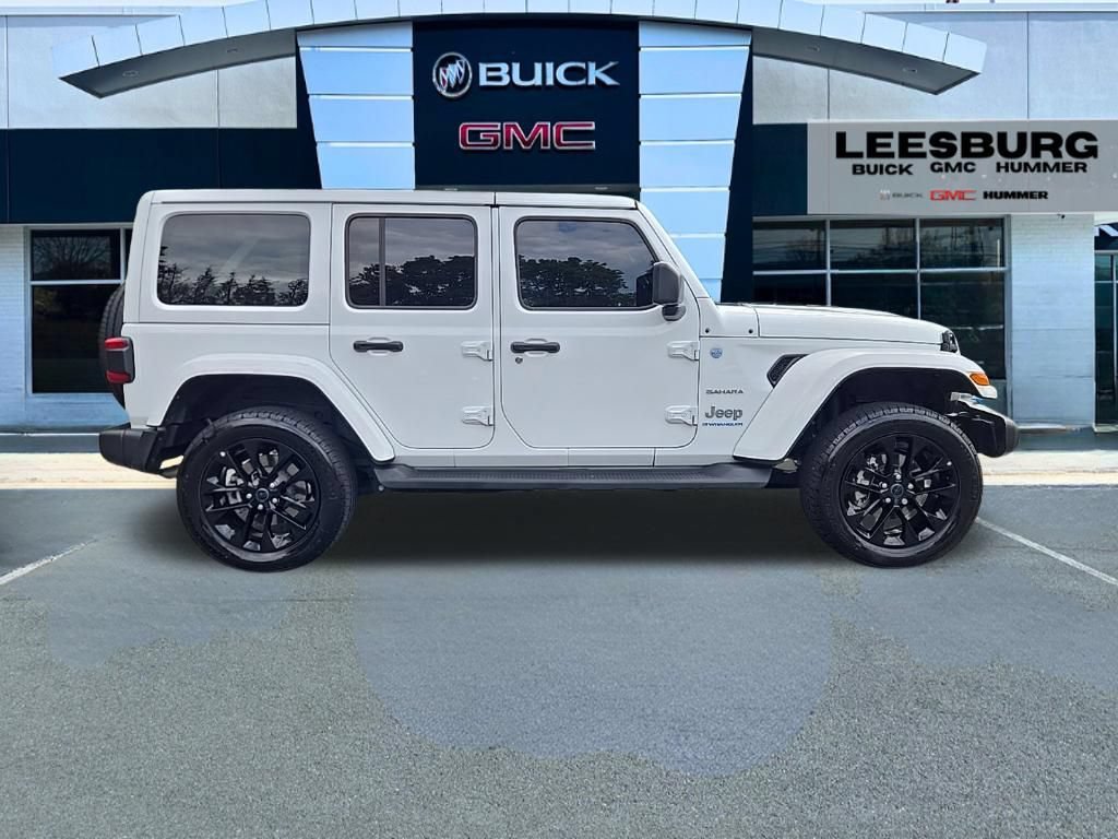 Used 2024 Jeep Wrangler Unlimited Sahara AWD/4WD image 8