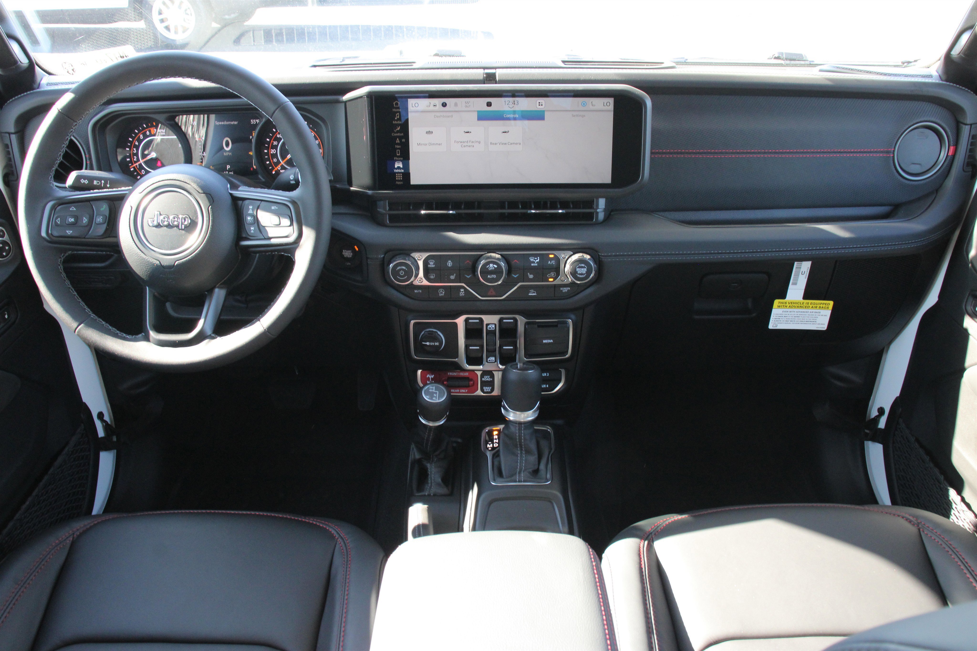 Used 2026 Jeep Gladiator Rubicon w/ Technology Group AWD/4WD image 2