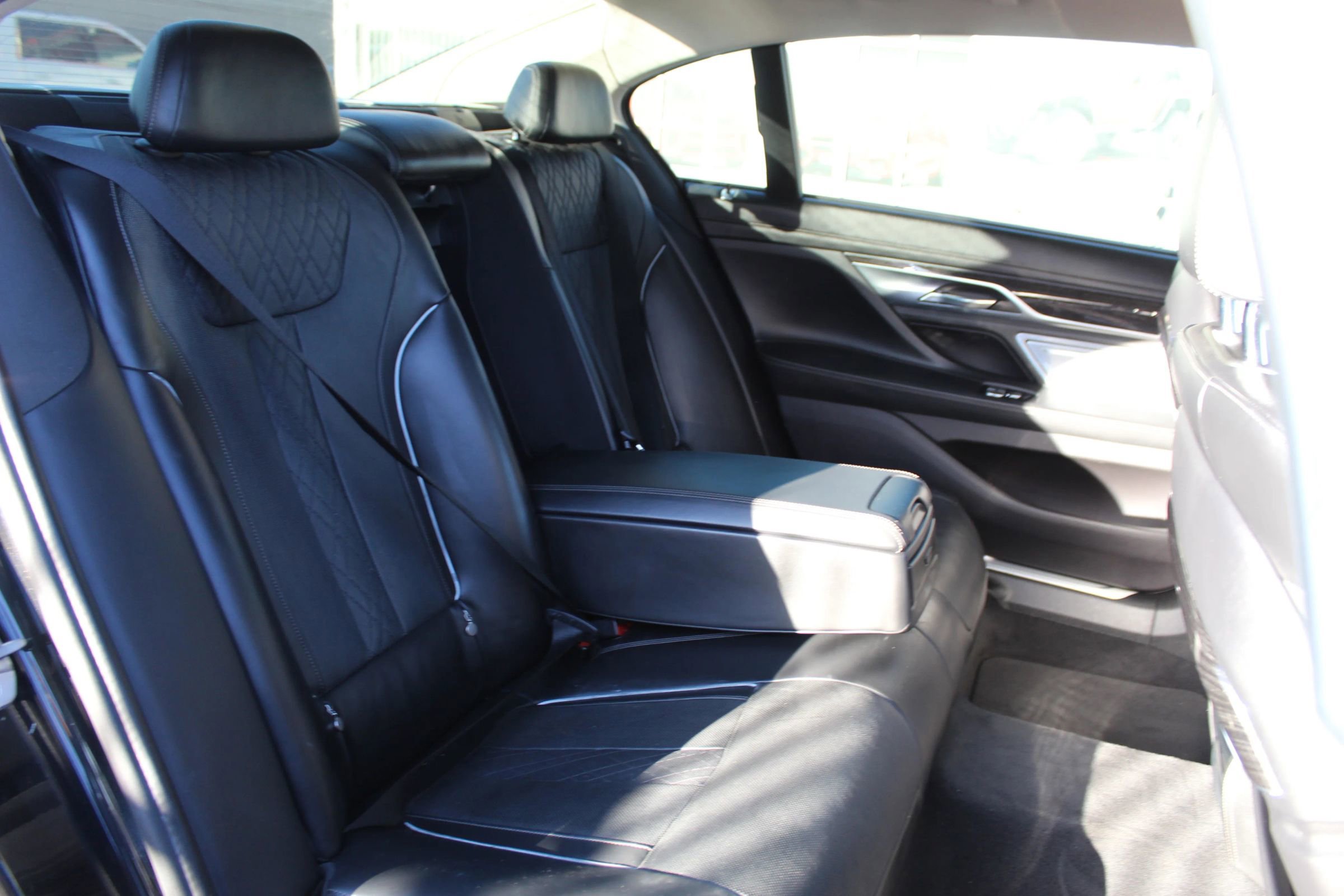 Used 2016 BMW 750i RWD image 17