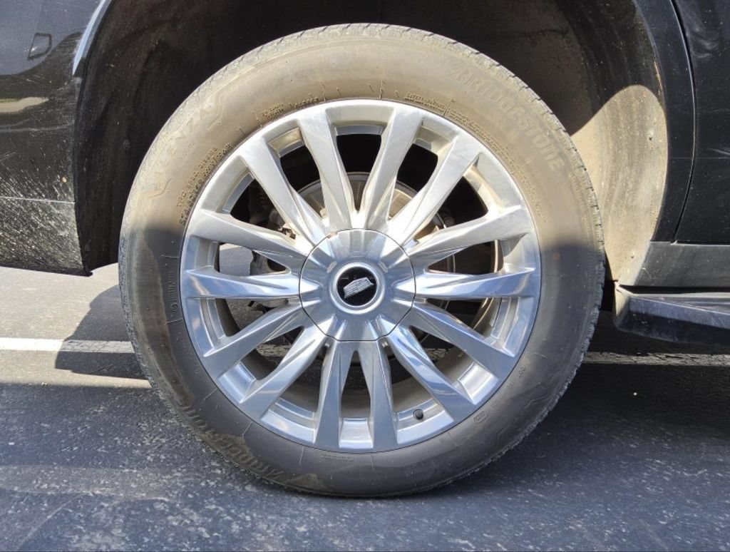 Used 2023 Cadillac Escalade Premium Luxury AWD/4WD image 6