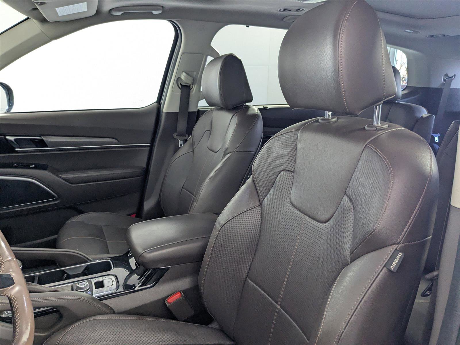 Used 2022 Kia Telluride SX w/ Nightfall Edition Package image 11