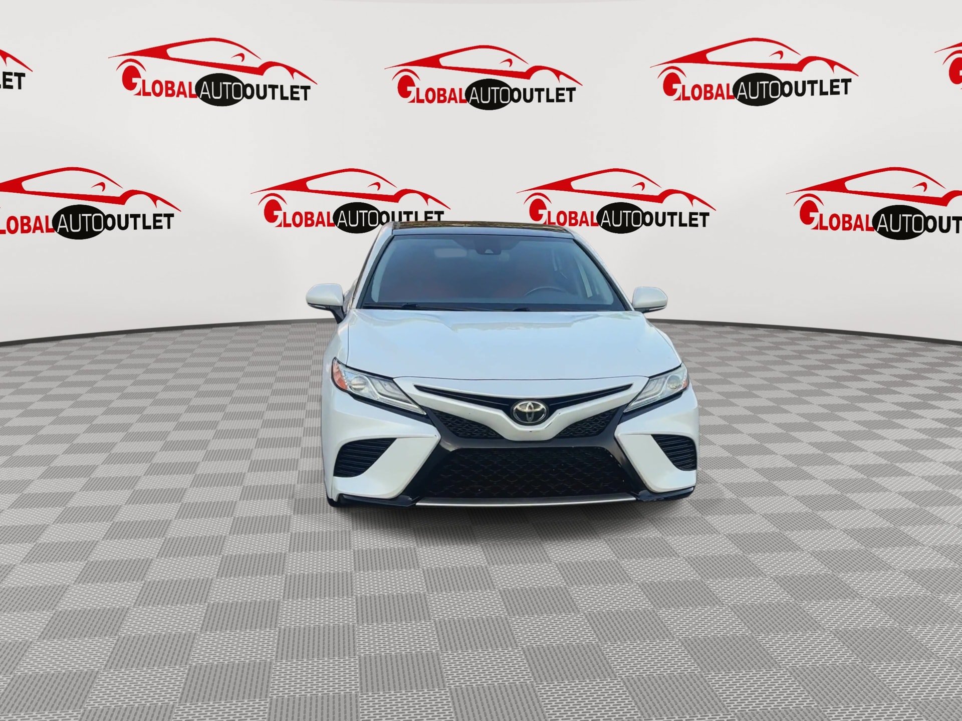 Used 2020 Toyota Camry XSE FWD image 3