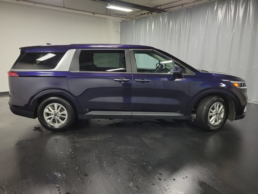 Used 2023 Kia Carnival LX FWD image 9