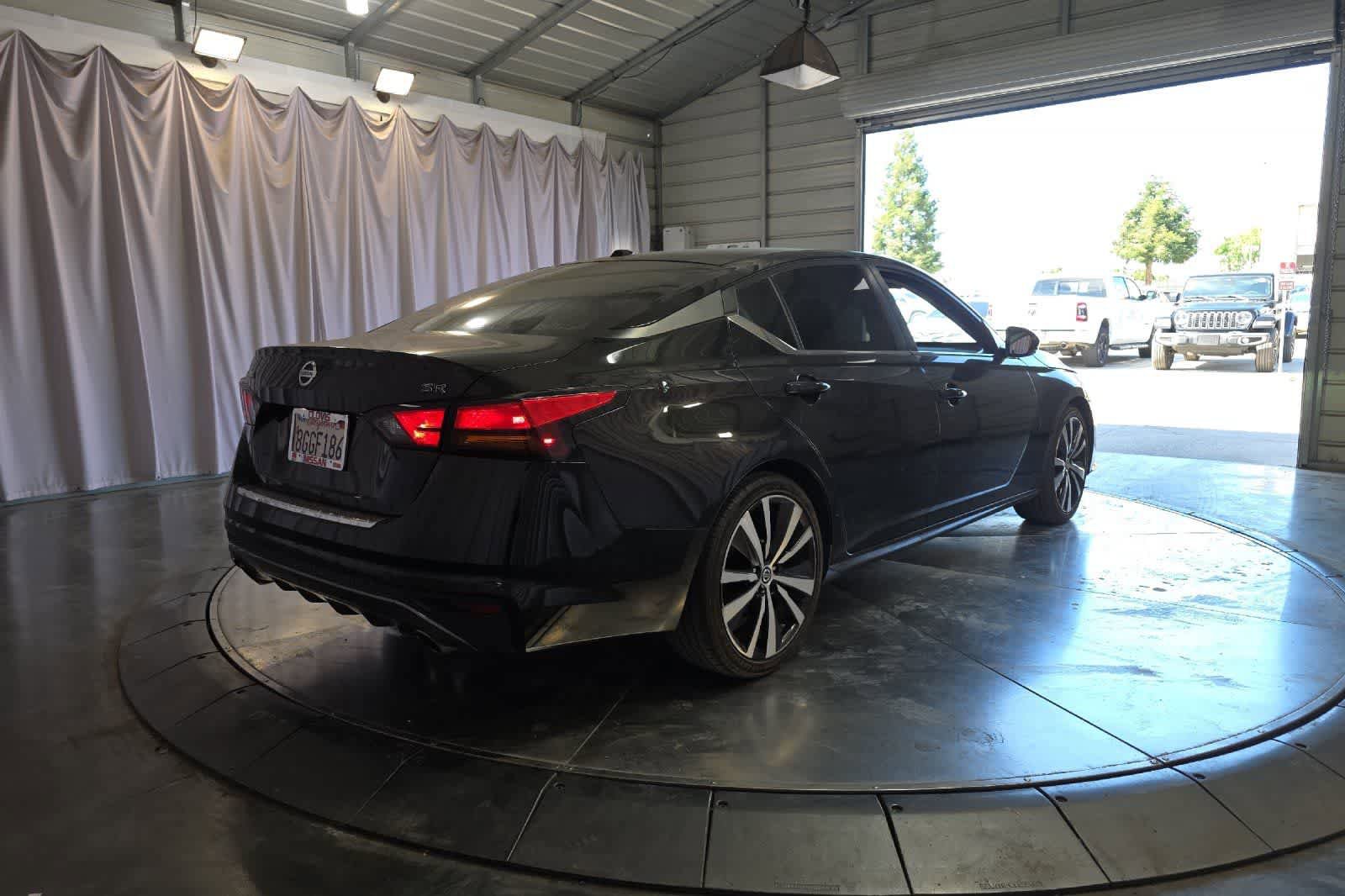 Used 2019 Nissan Altima 2.5 SR w/ SR Premium Package image 3