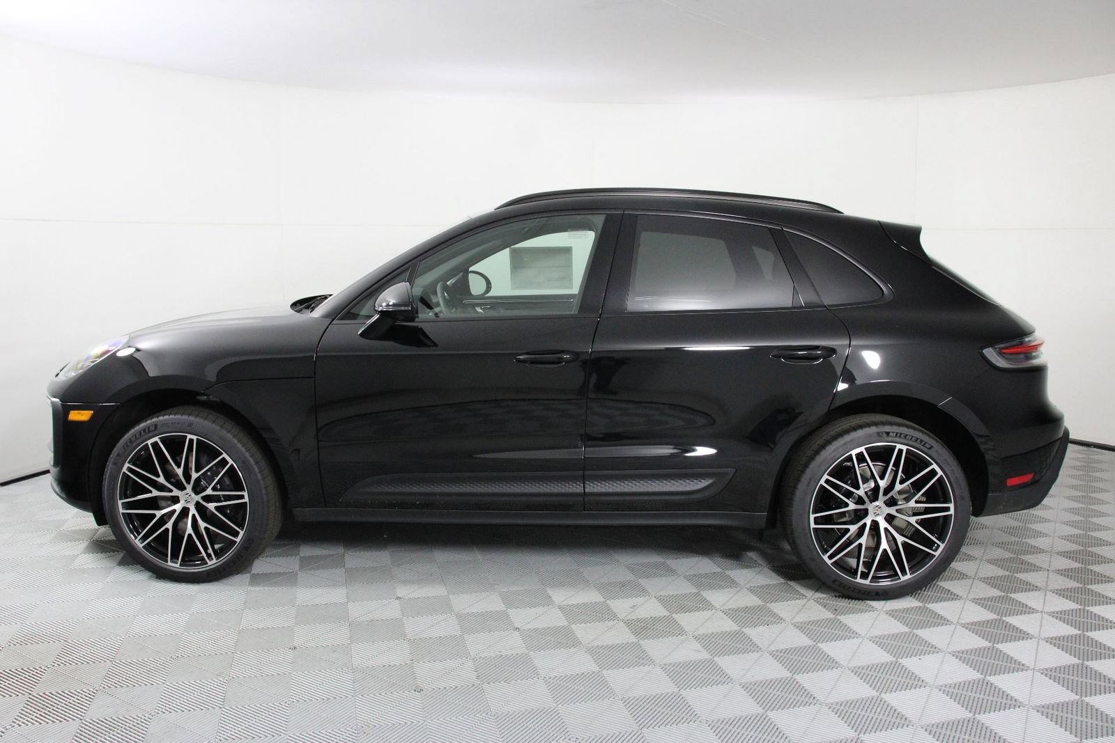 New 2026 Porsche Macan AWD/4WD image 2