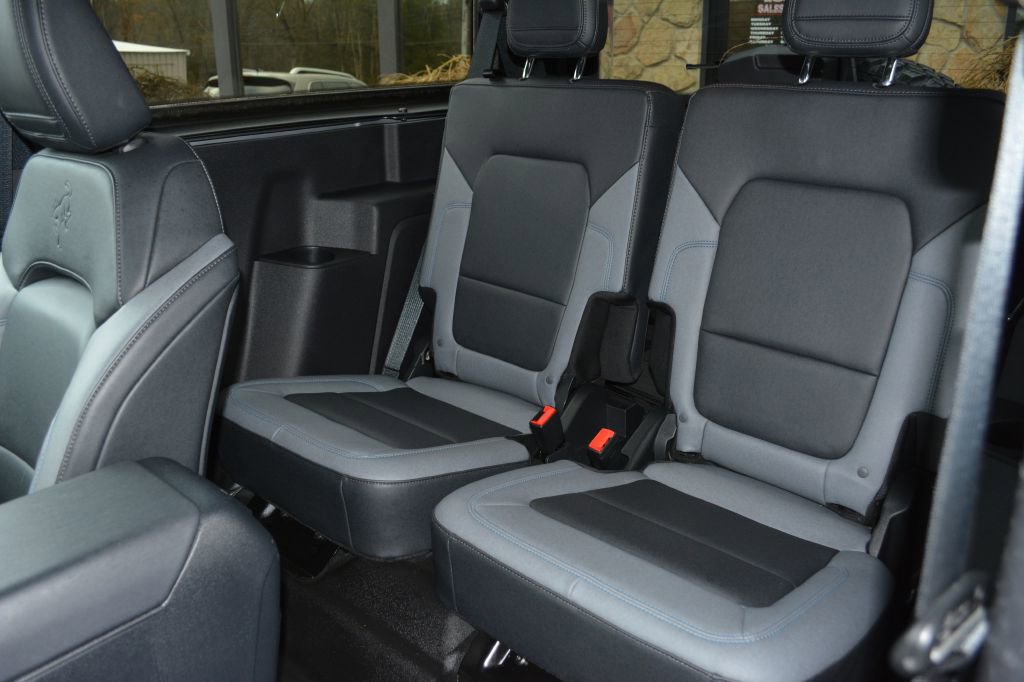 Used 2023 Ford Bronco Black Diamond w/ Sasquatch Package image 11