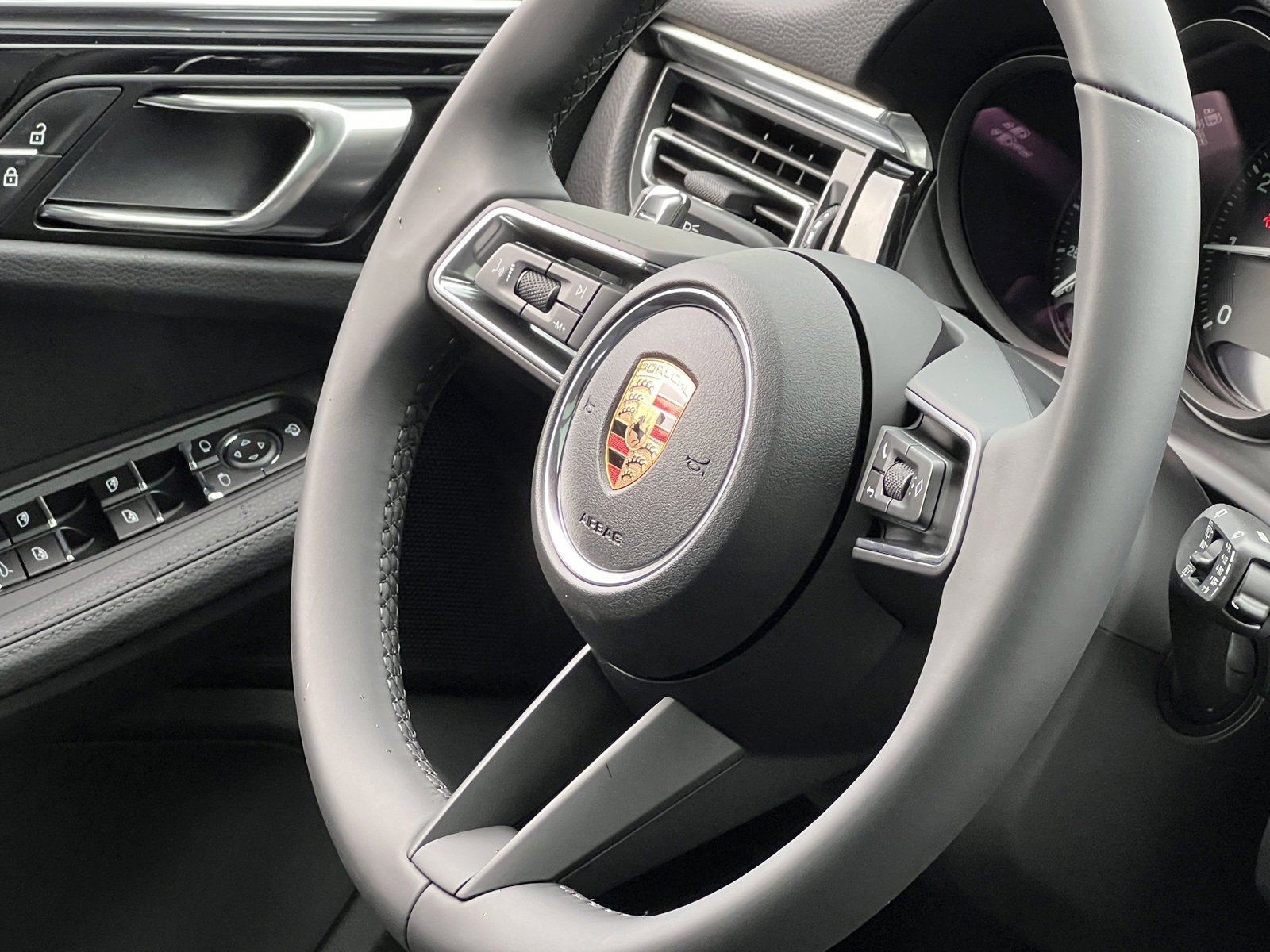 New 2026 Porsche Macan image 35