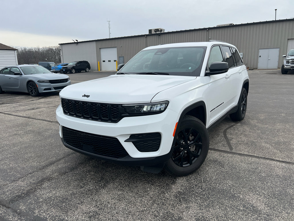 Used 2024 Jeep Grand Cherokee Altitude image 1