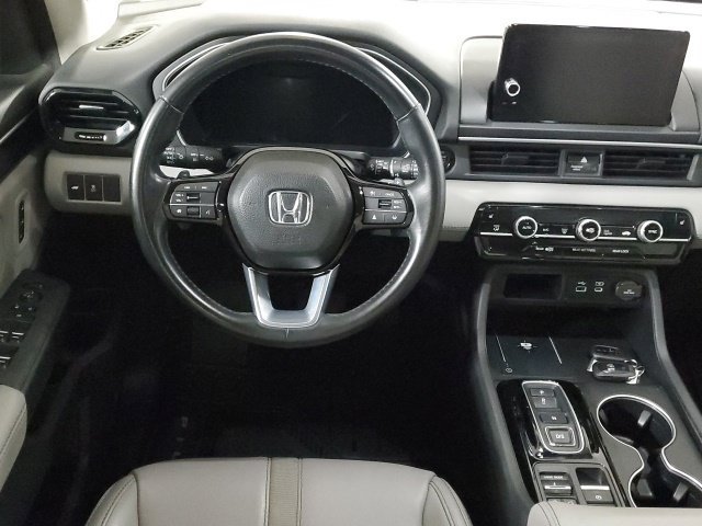 Used 2024 Honda Pilot Touring image 23
