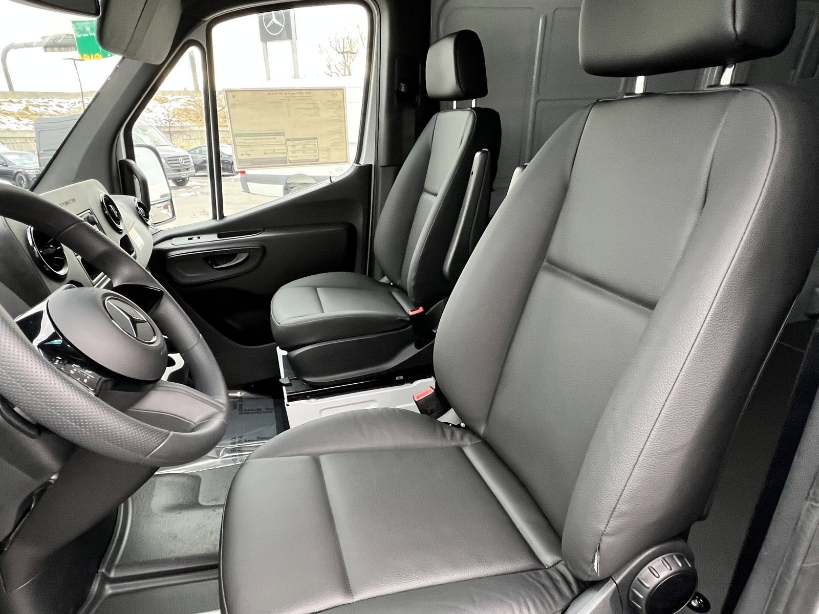 Used 2025 Mercedes-Benz Sprinter 2500 image 17