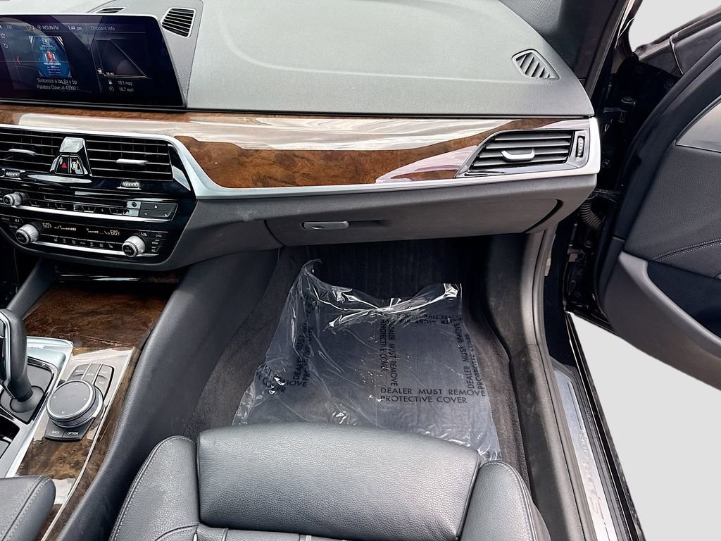 Used 2019 BMW 530i w/ Convenience Package RWD image 18