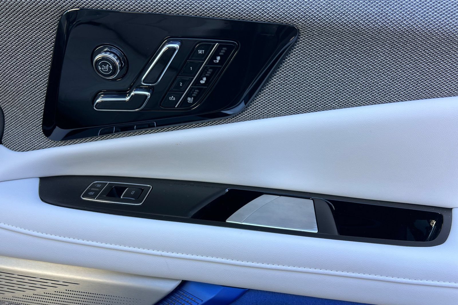 Certified 2026 Cadillac Optiq Luxury 2 w/ LPO, Floor Liner Package RWD image 20