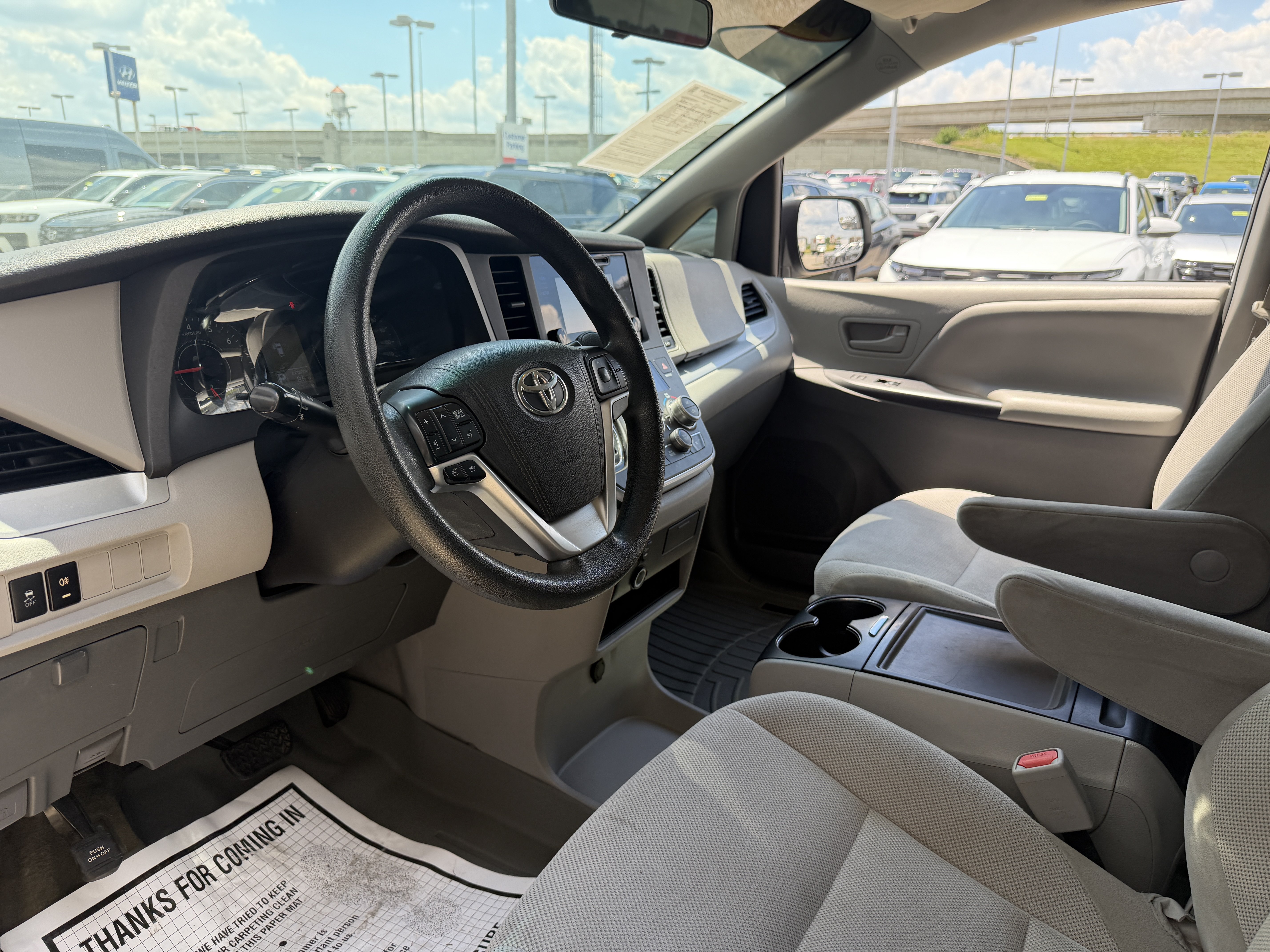 Used 2017 Toyota Sienna L FWD image 28