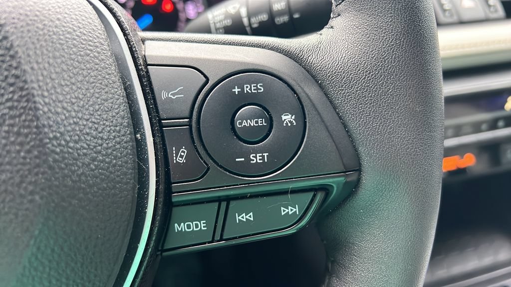 Certified 2022 Toyota RAV4 XLE Premium AWD/4WD image 21