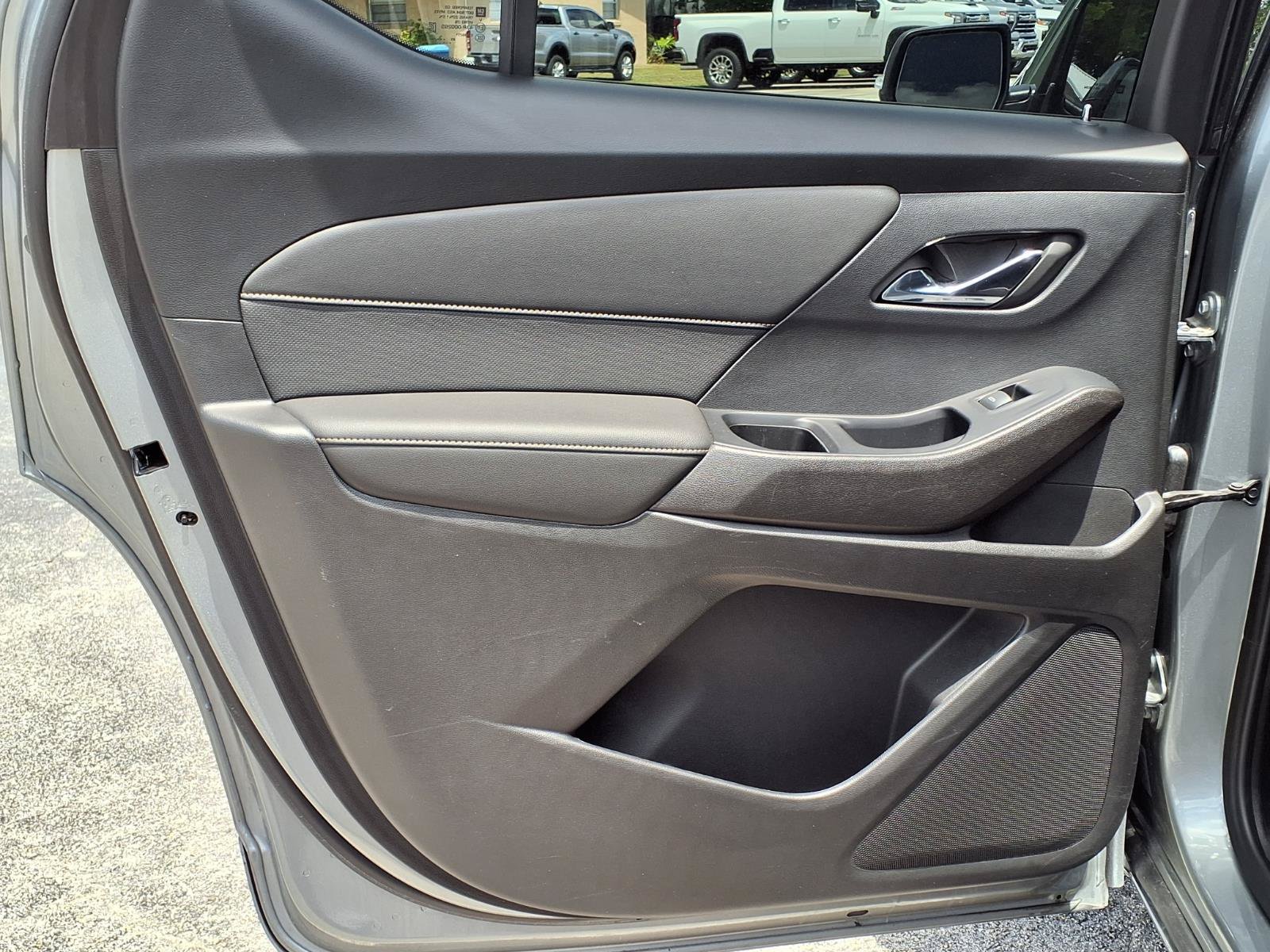 Used 2023 Chevrolet Traverse Premier FWD image 20