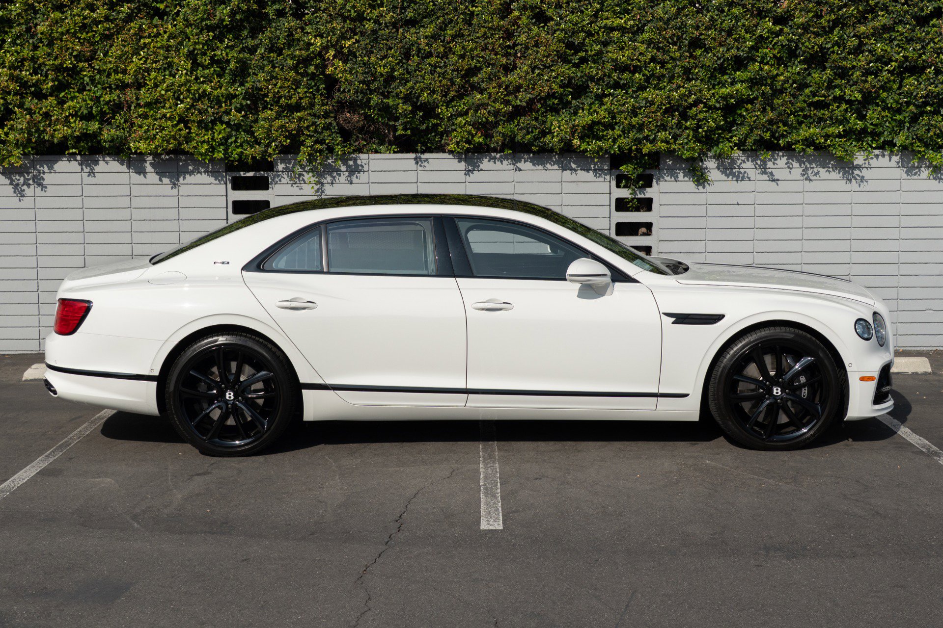 Used 2024 Bentley Flying Spur V8 image 7