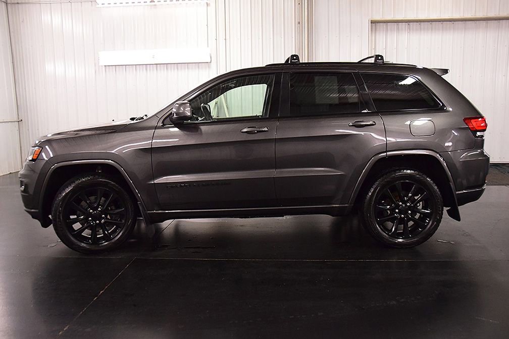 Used 2020 Jeep Grand Cherokee Altitude AWD/4WD image 4