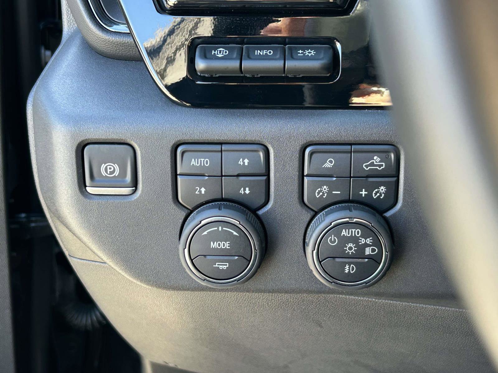 Used 2024 Chevrolet Silverado 1500 ZR2 w/ Technology Package image 20