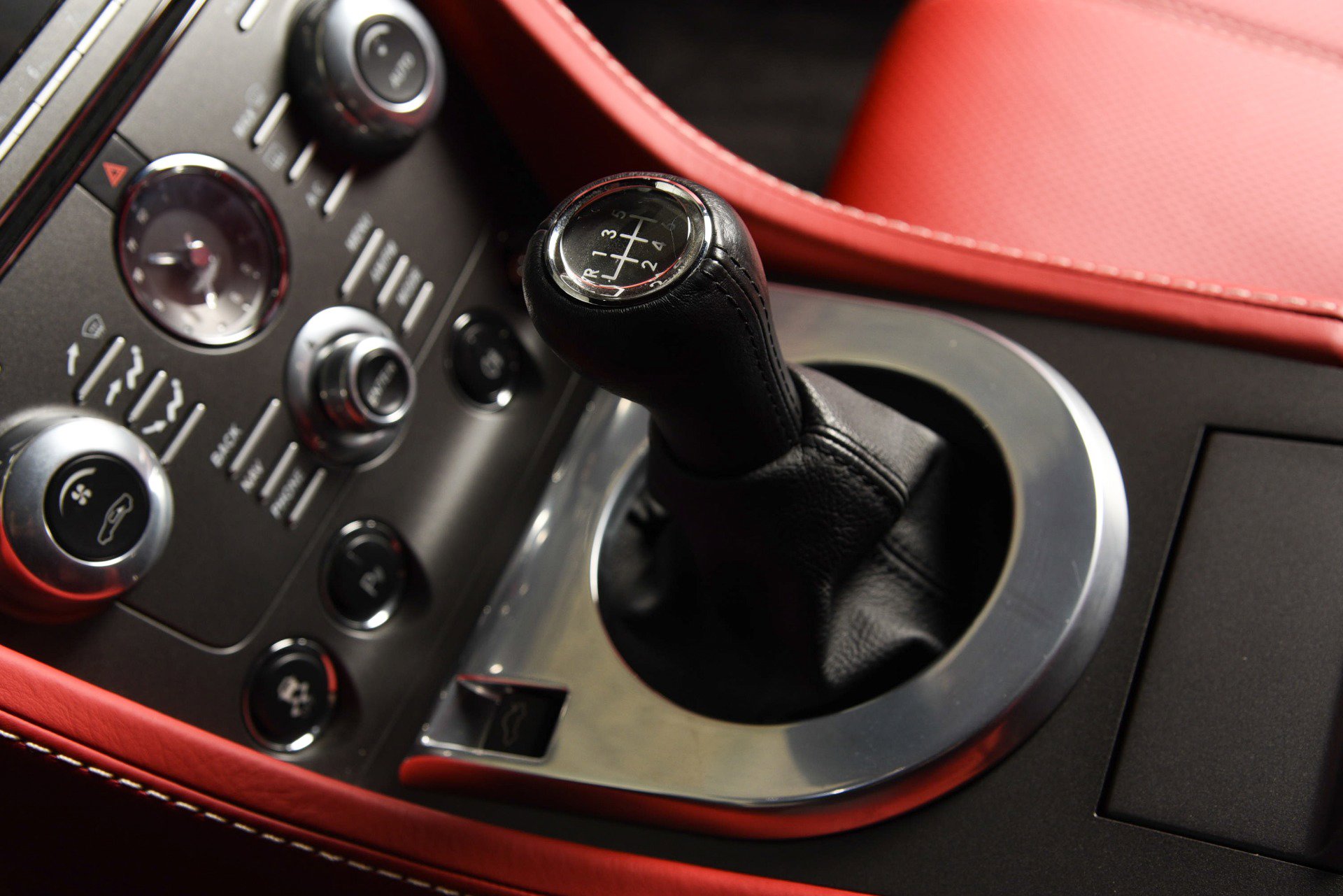 Used 2013 Aston Martin V8 Vantage Coupe image 21